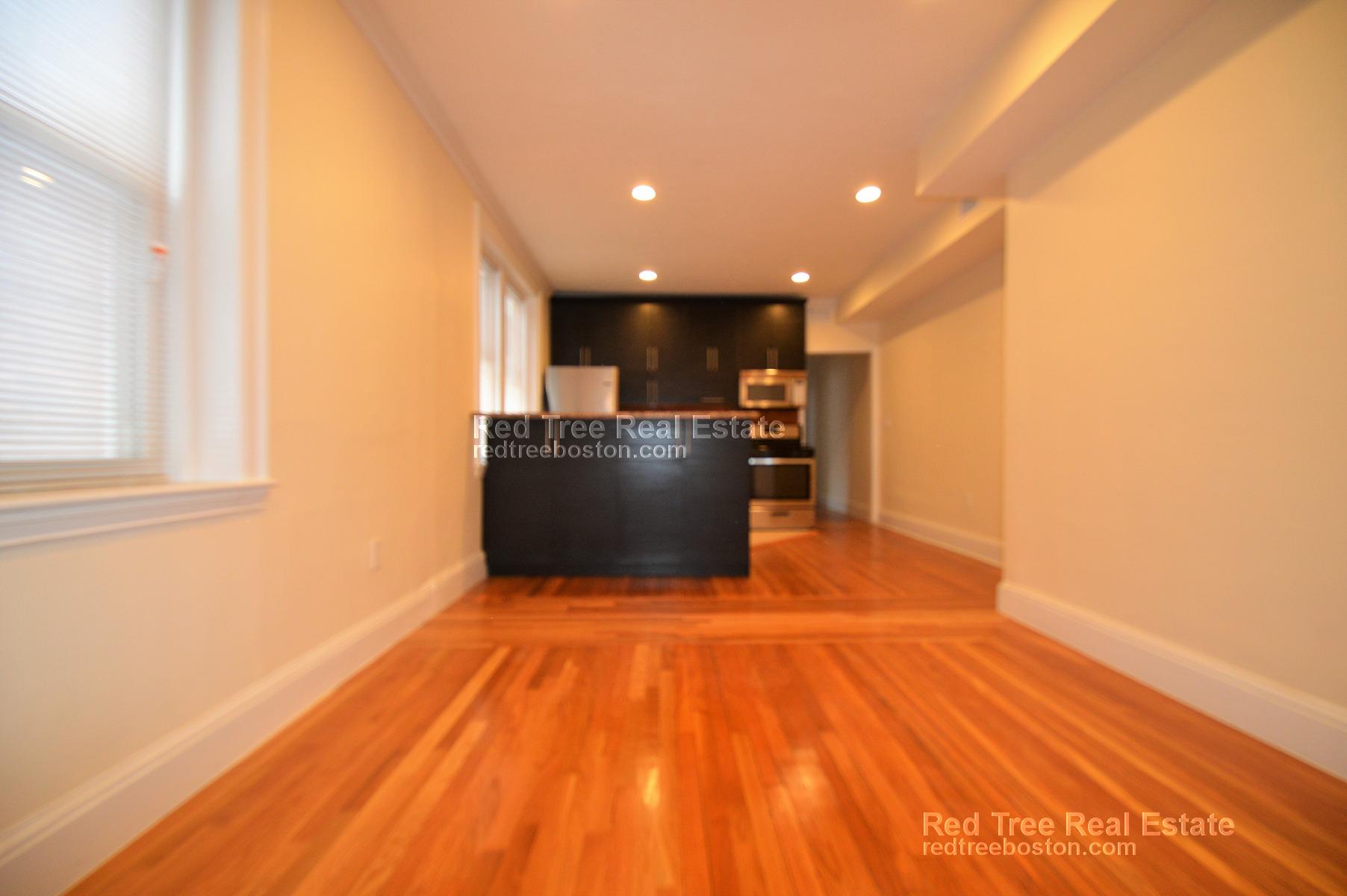 73 Thatcher St, Longwood