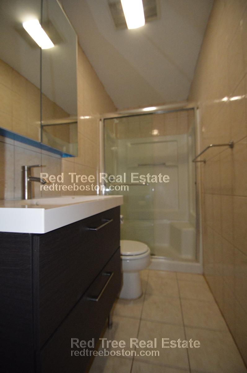 73 Thatcher St, Longwood