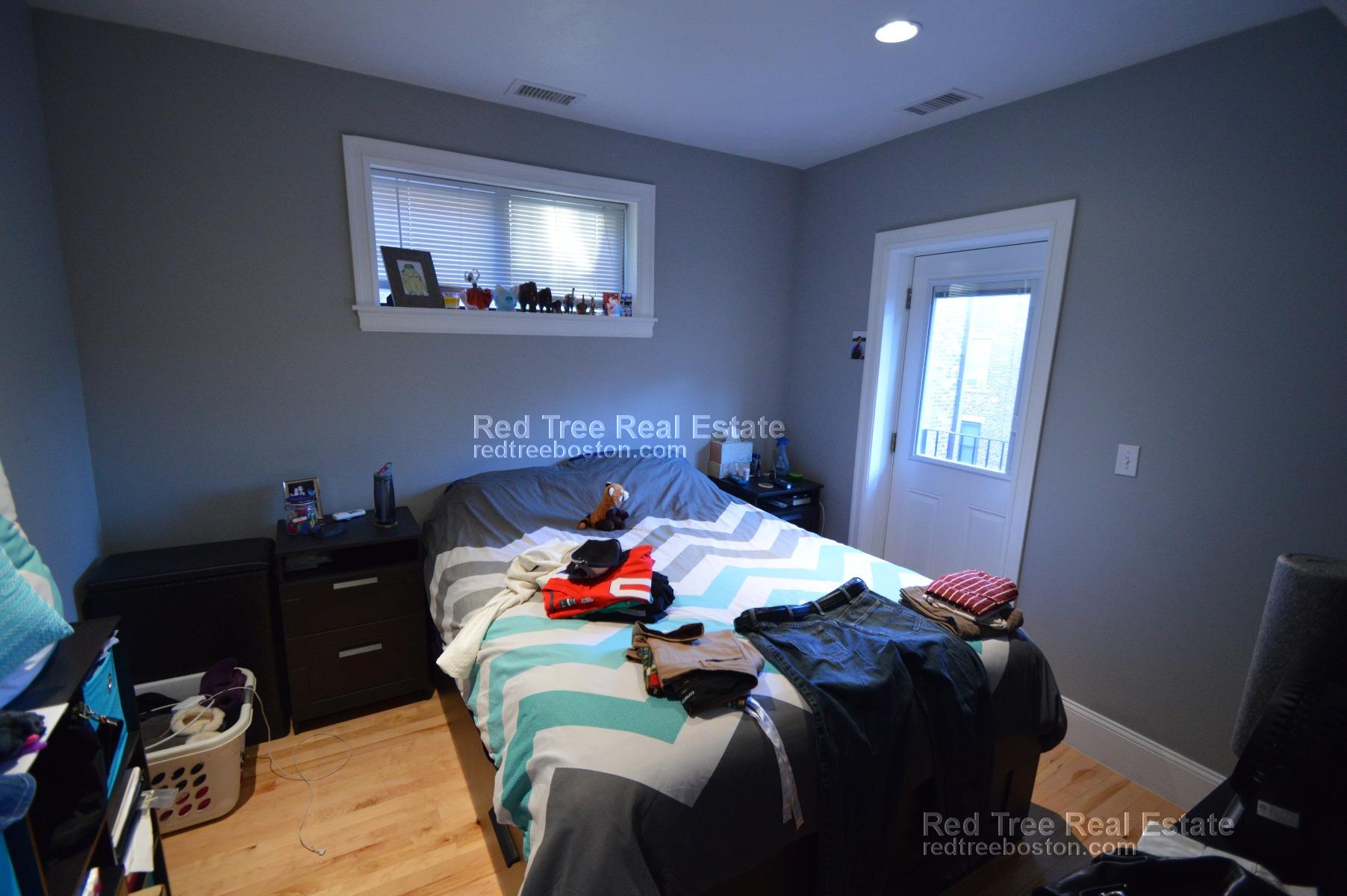 1203 Beacon St, Coolidge Corner