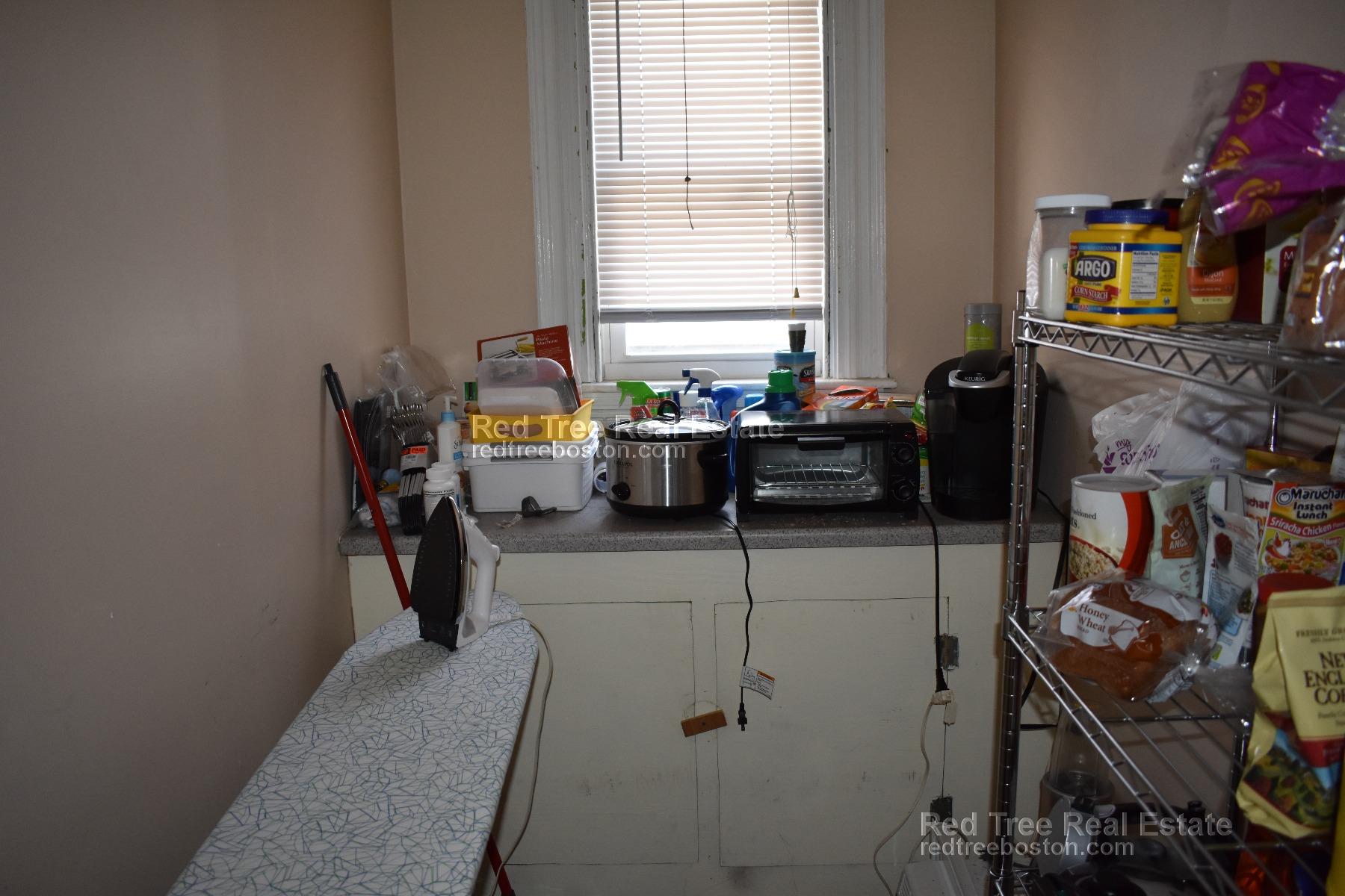 4 bed, 1 bath apartment for rent at 103 Calumet St Unit 3, Mission Hill — photo 5 of 17