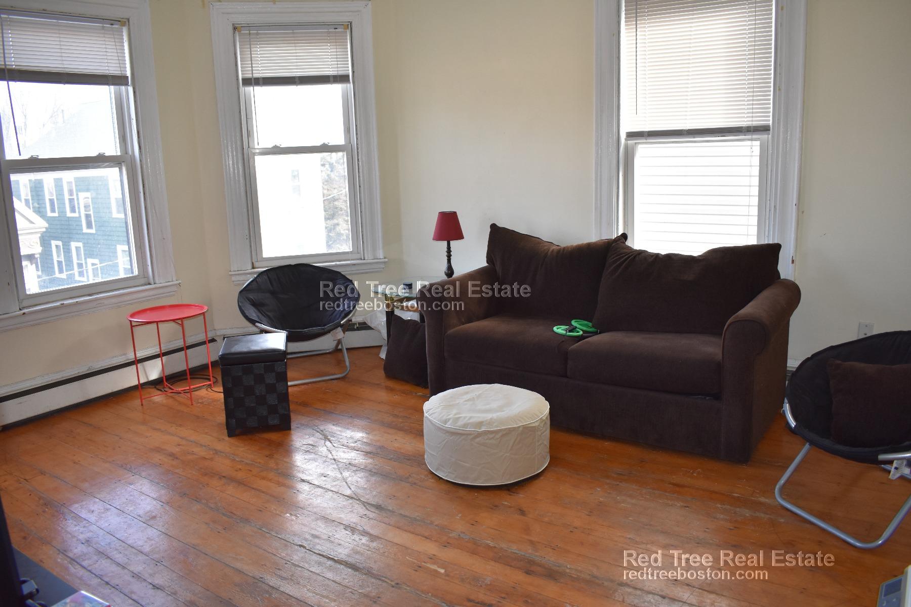 4 bed, 1 bath apartment for rent at 103 Calumet St Unit 3, Mission Hill — photo 6 of 17