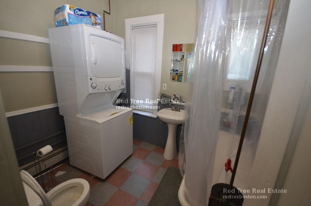 3 bed, 1 bath apartment for rent at 44 Delle Ave Unit 2, Mission Hill — photo 6 of 6