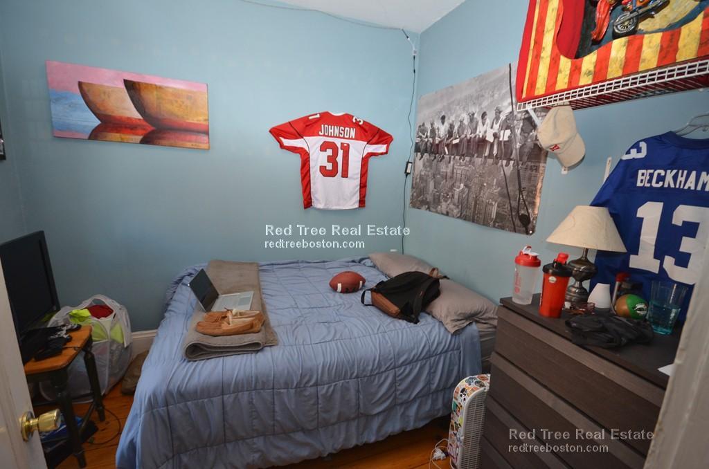 3 bed, 1 bath apartment for rent at 44 Delle Ave Unit 2, Mission Hill — photo 5 of 6