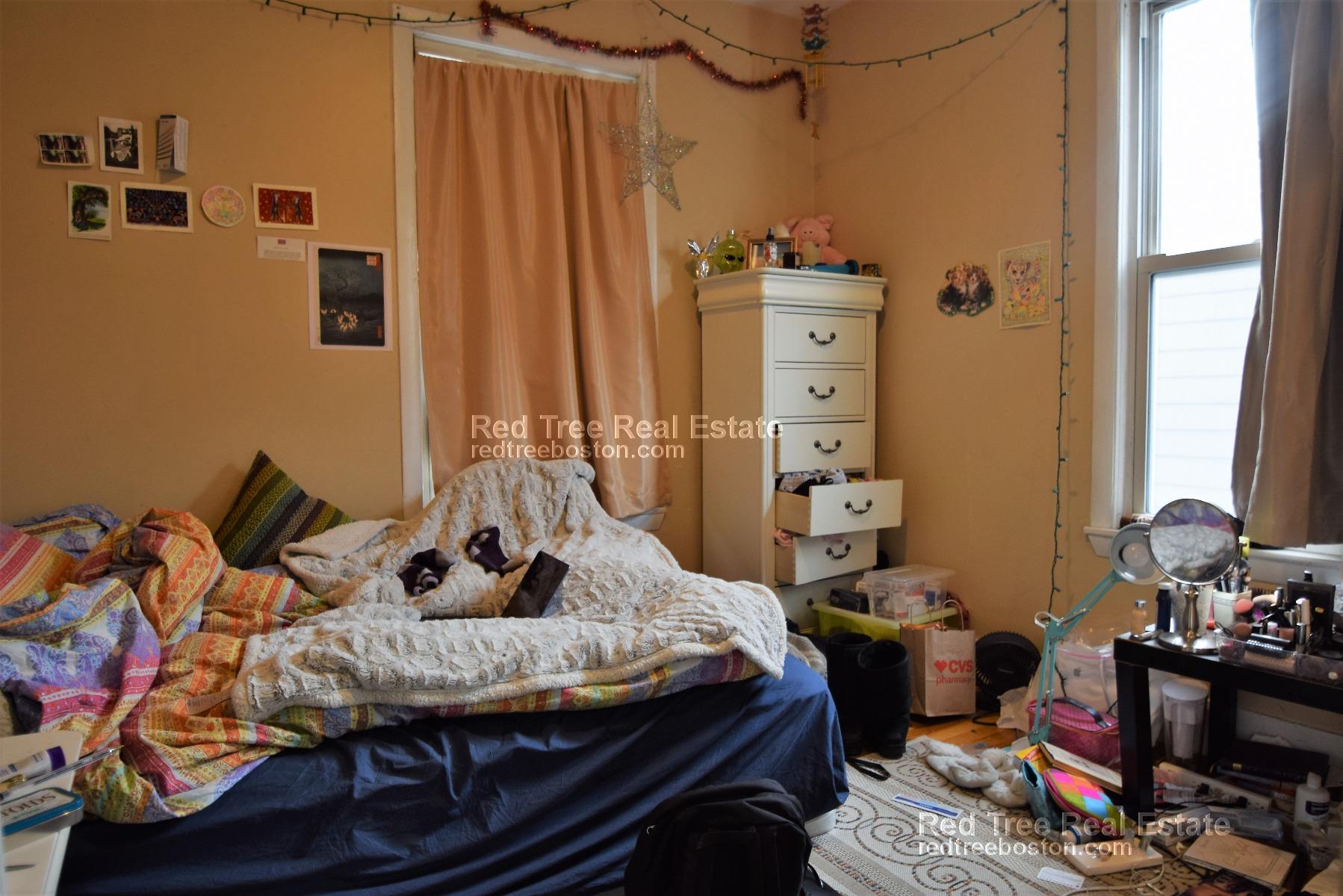 216 Freeman St, Longwood