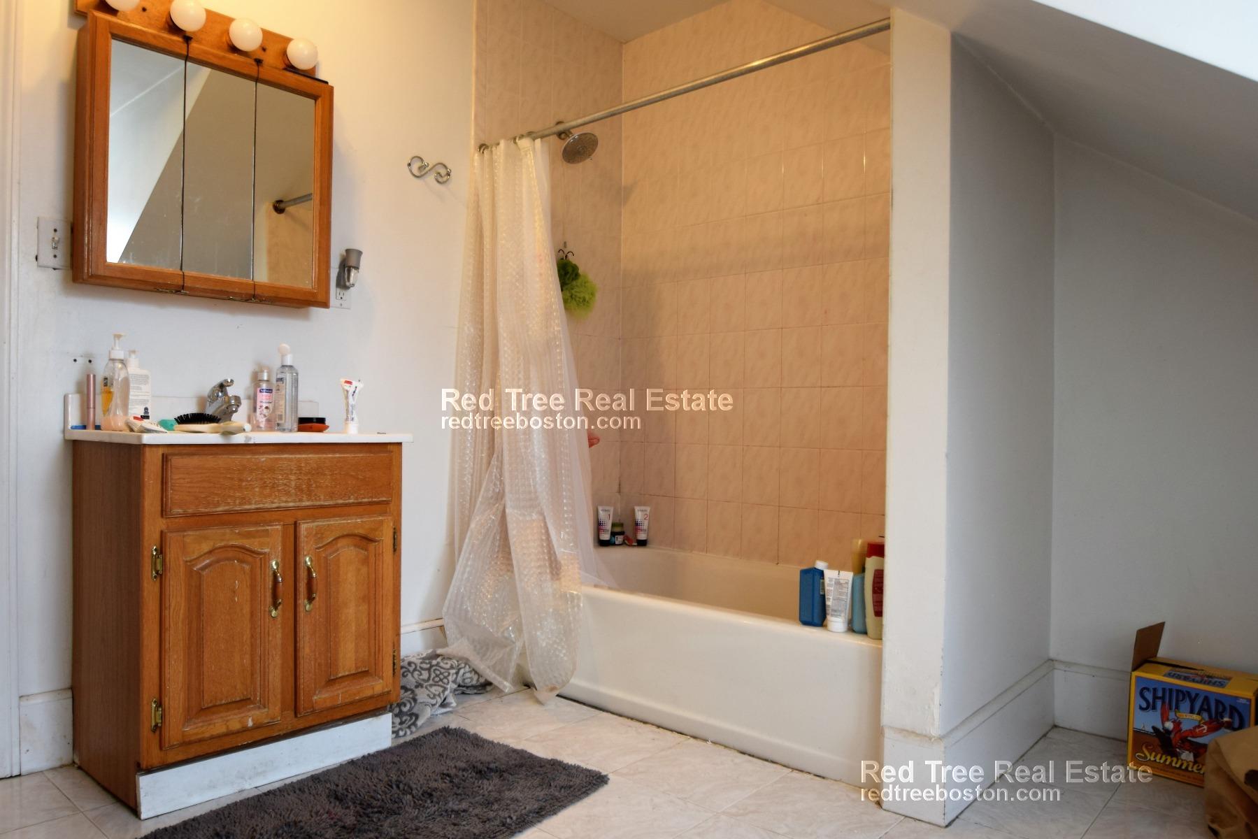 216 Freeman St, Longwood