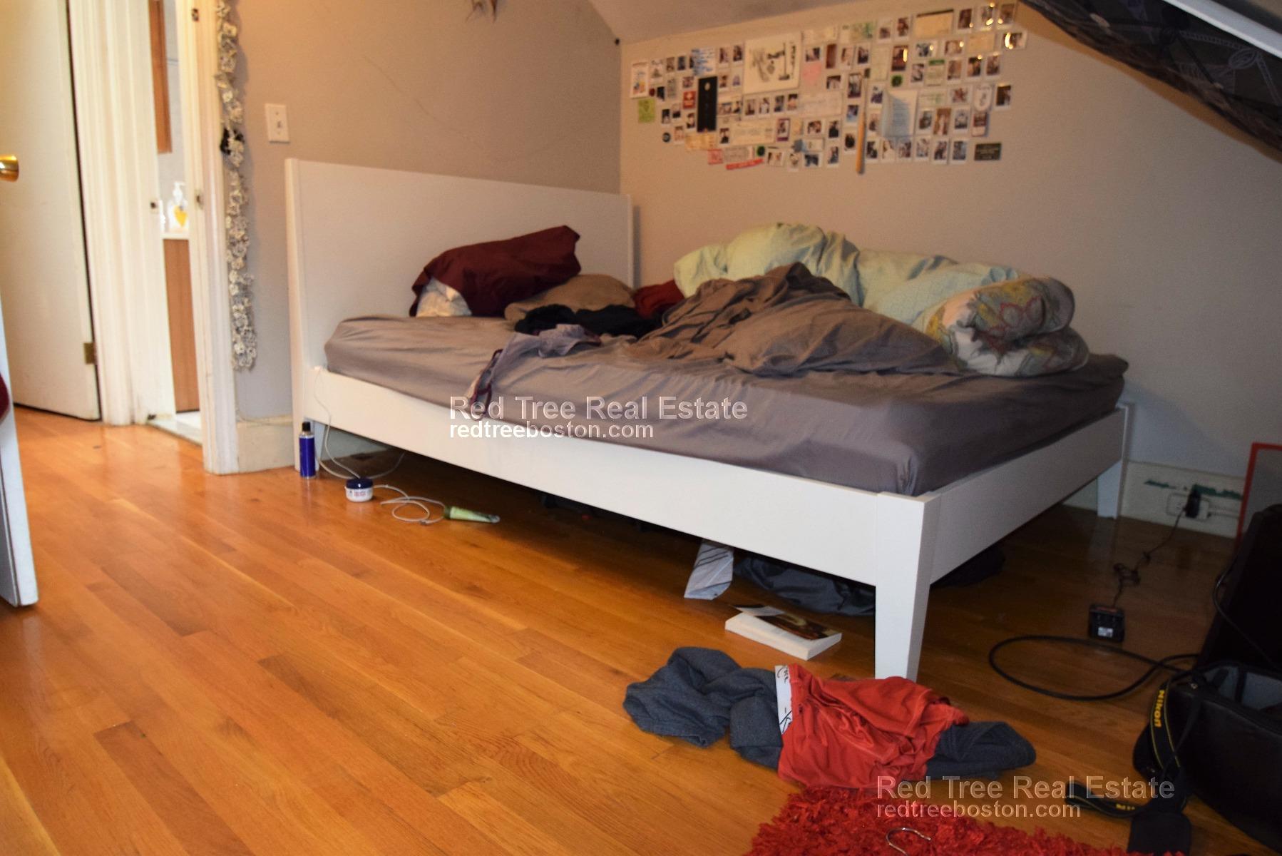 216 Freeman St, Longwood