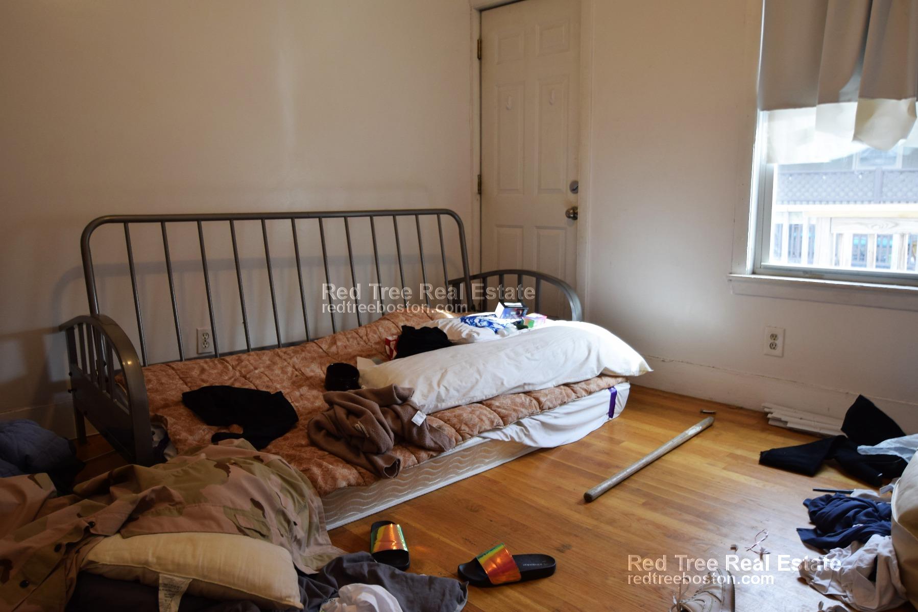 216 Freeman St, Longwood