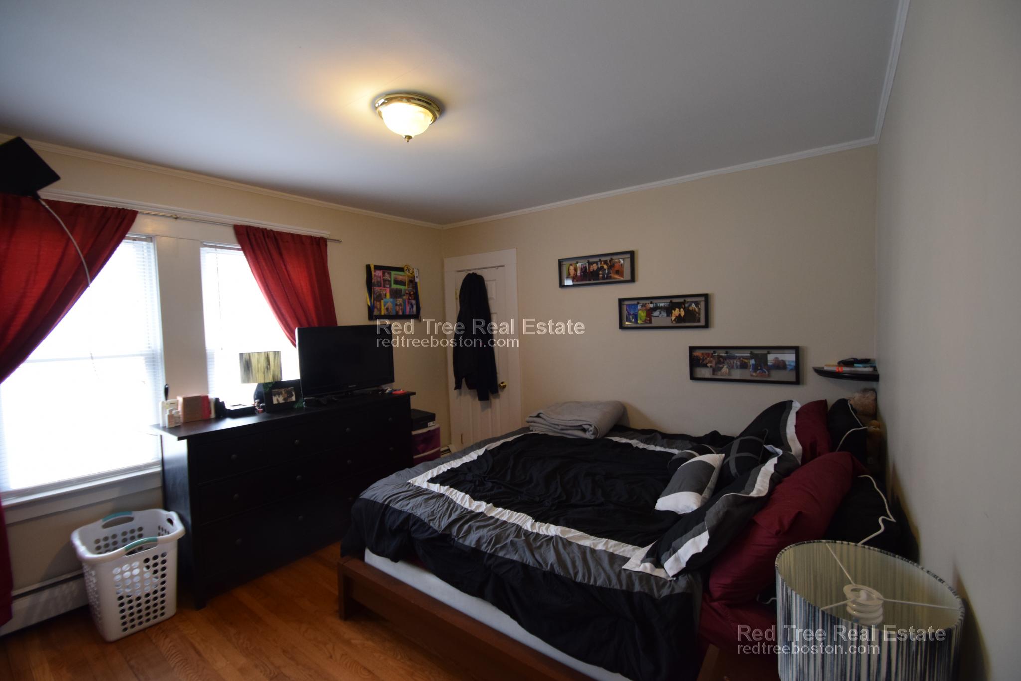 416 Baker St, West Roxbury