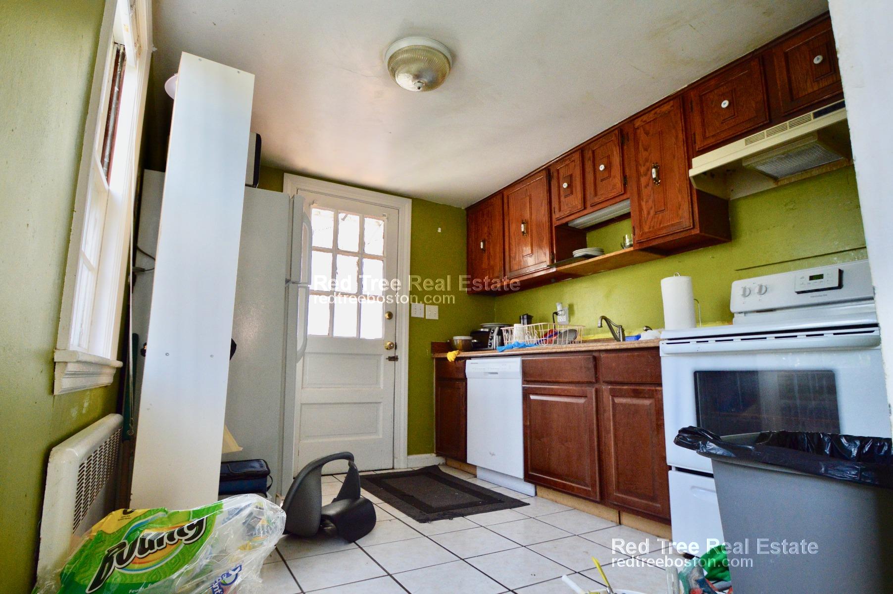 4 bed, 2 bath apartment for rent at 8 Gill Rd Unit 1, Watertown — photo 8 of 11