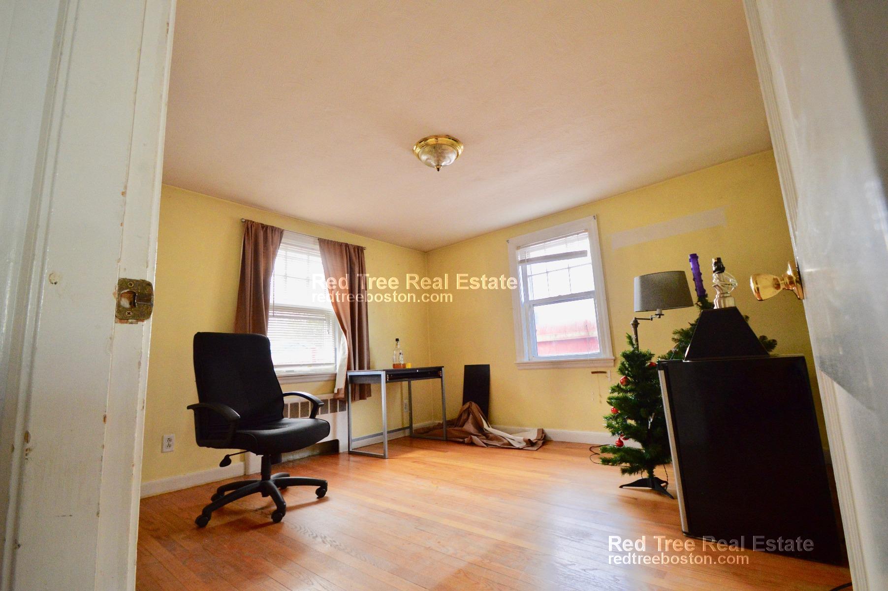 4 bed, 2 bath apartment for rent at 8 Gill Rd Unit 1, Watertown — photo 9 of 11