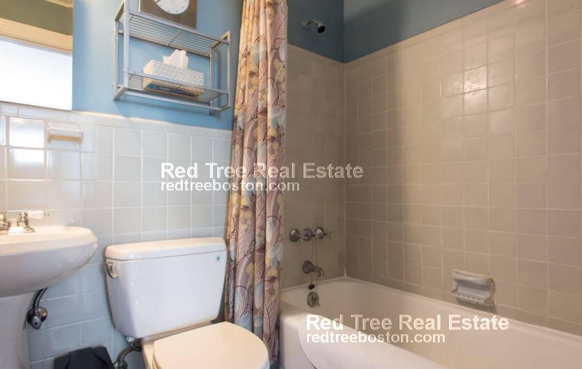 Studio bed, 1 bath apartment for rent at 342 Commonwealth Ave Unit 4, Back Bay — photo 9 of 10