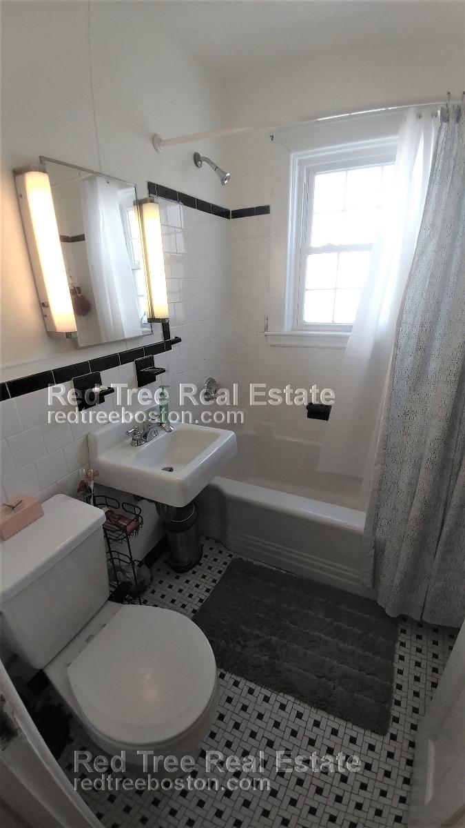 140 Babcock St, Brookline Hills