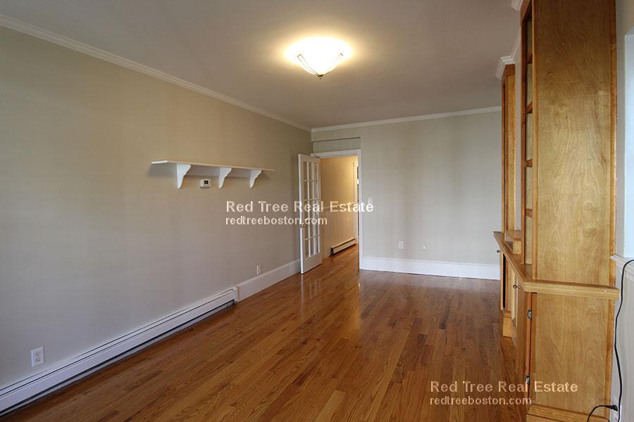 3 bed, 1 bath apartment for rent at 38 Frankfort St Unit 1, East Boston — photo 3 of 8