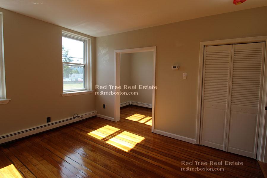 3 bed, 1 bath apartment for rent at 38 Frankfort St Unit 1, East Boston — photo 5 of 8