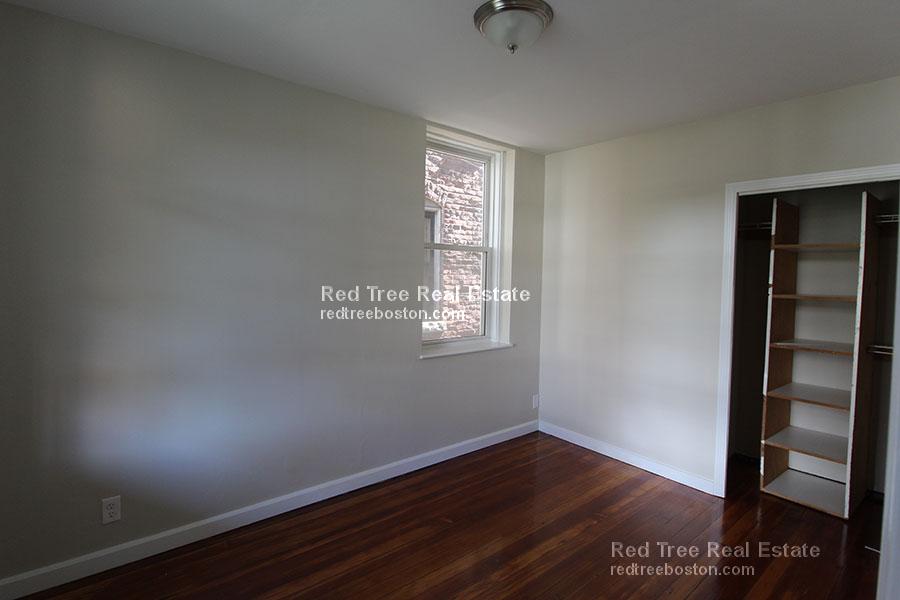 3 bed, 1 bath apartment for rent at 38 Frankfort St Unit 1, East Boston — photo 6 of 8