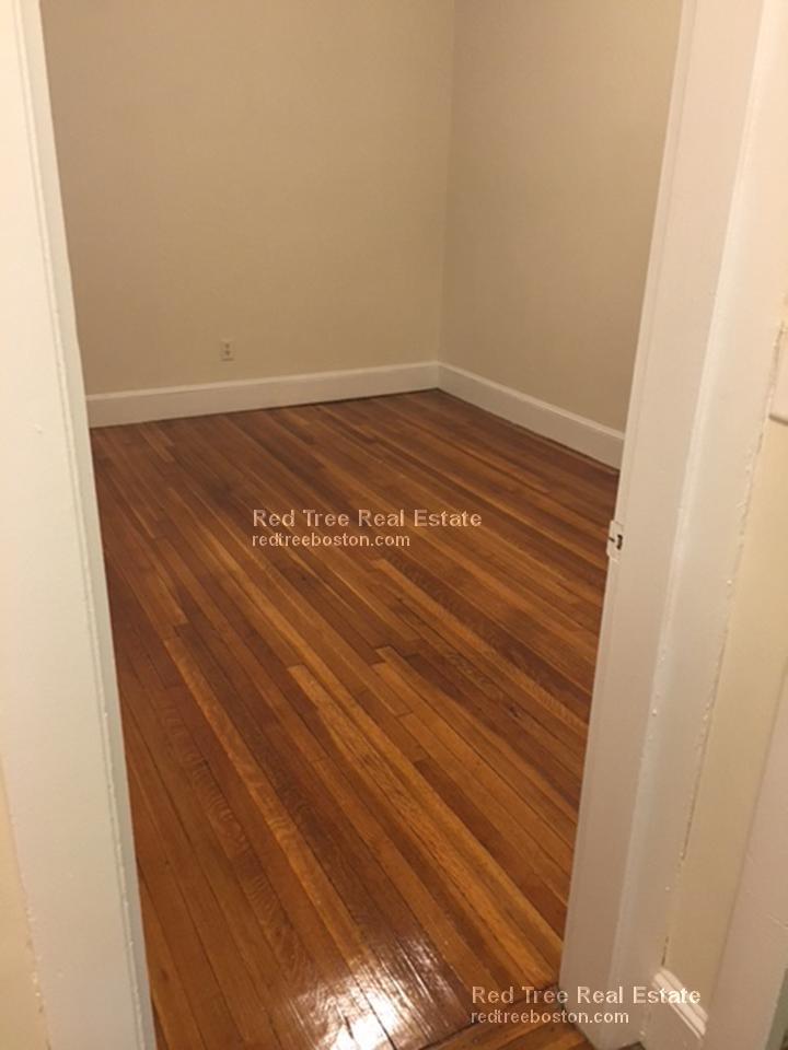 33 Lancaster Ter, Corey Hill