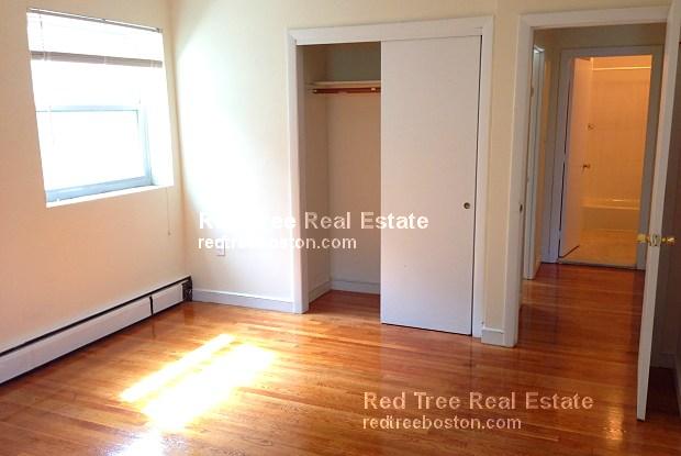 34 Gardner St, Allston