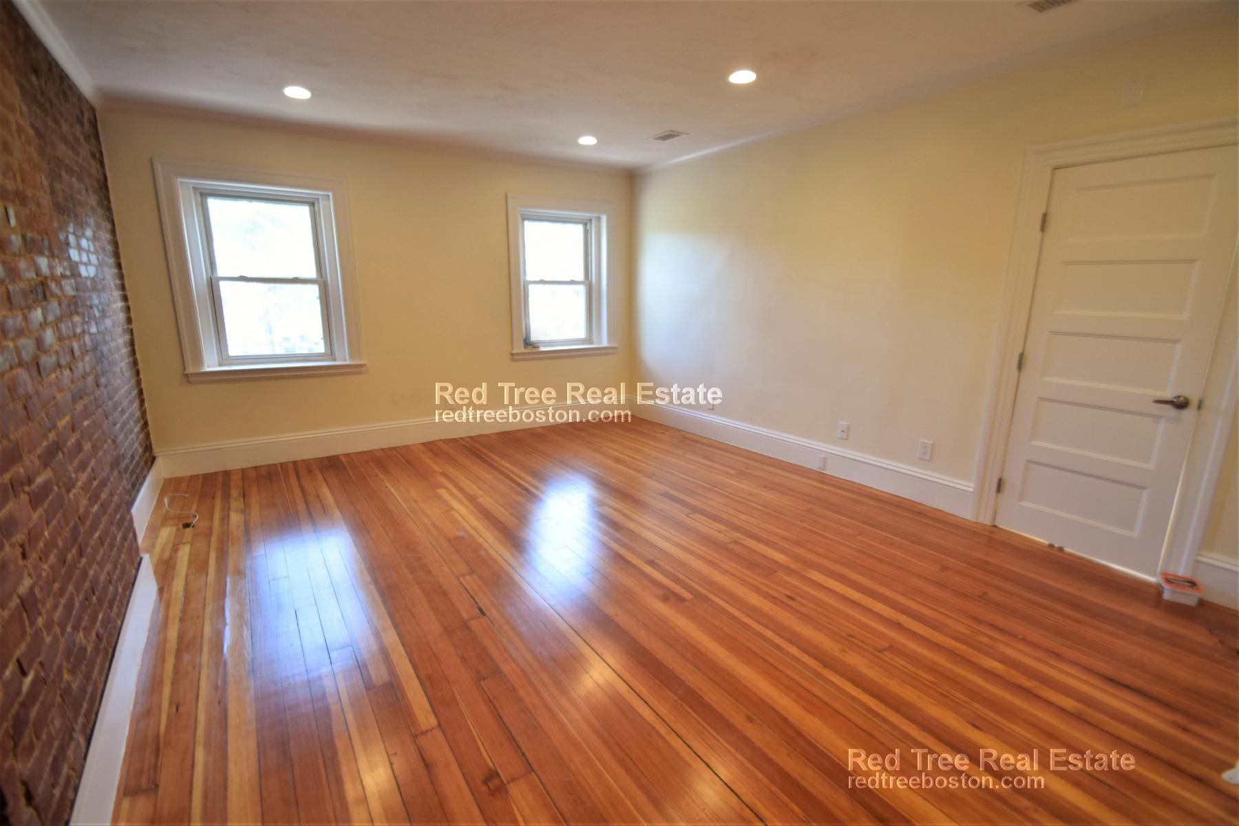 1616 Beacon St, Brookline Hills