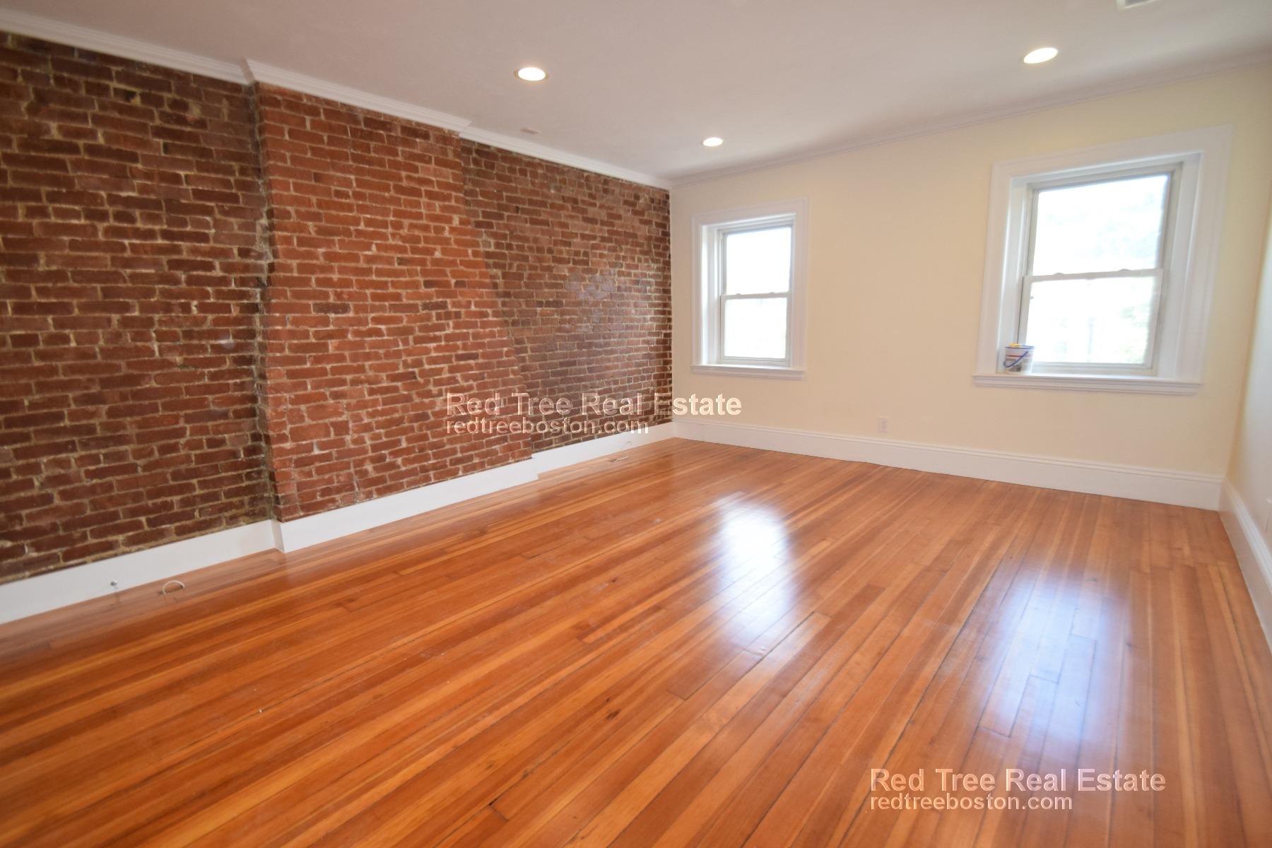 1616 Beacon St, Brookline Hills