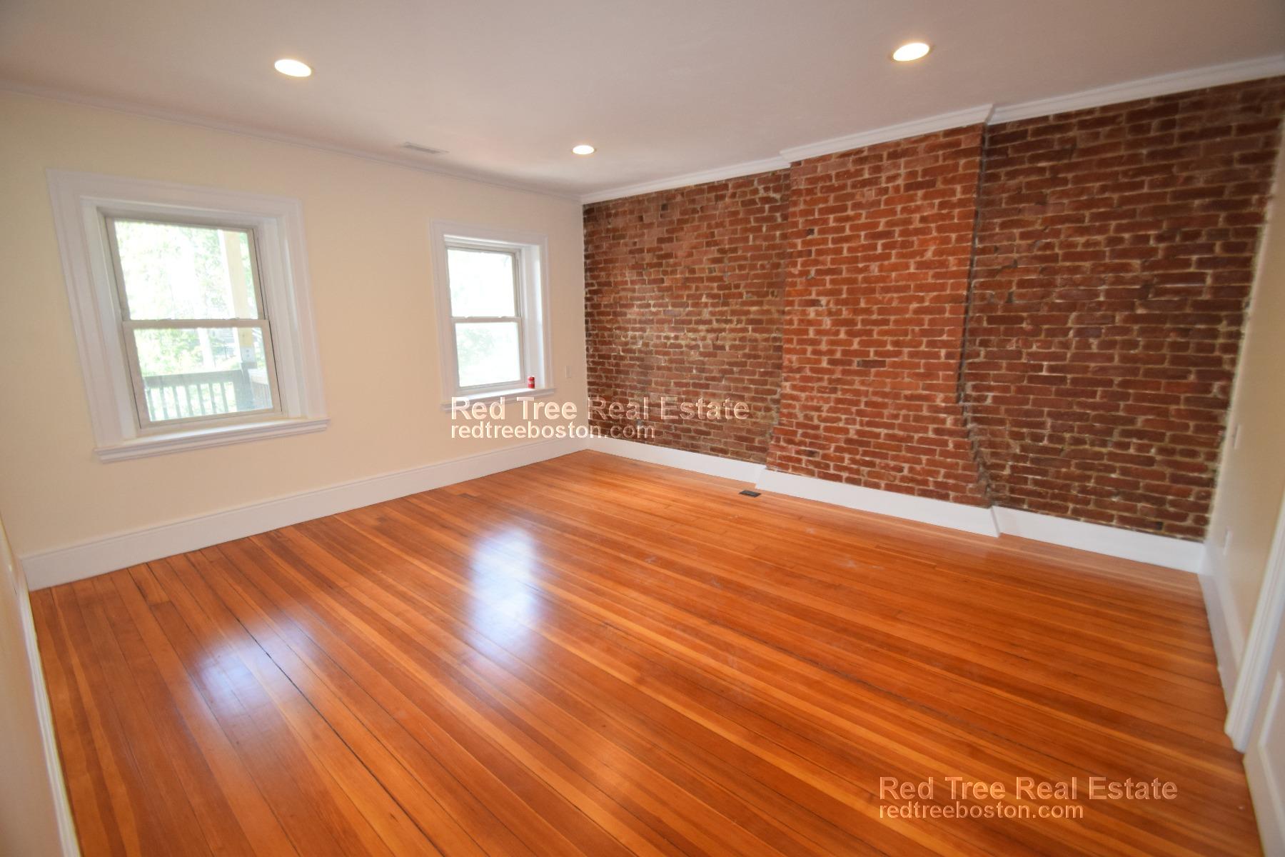 1616 Beacon St, Brookline Hills