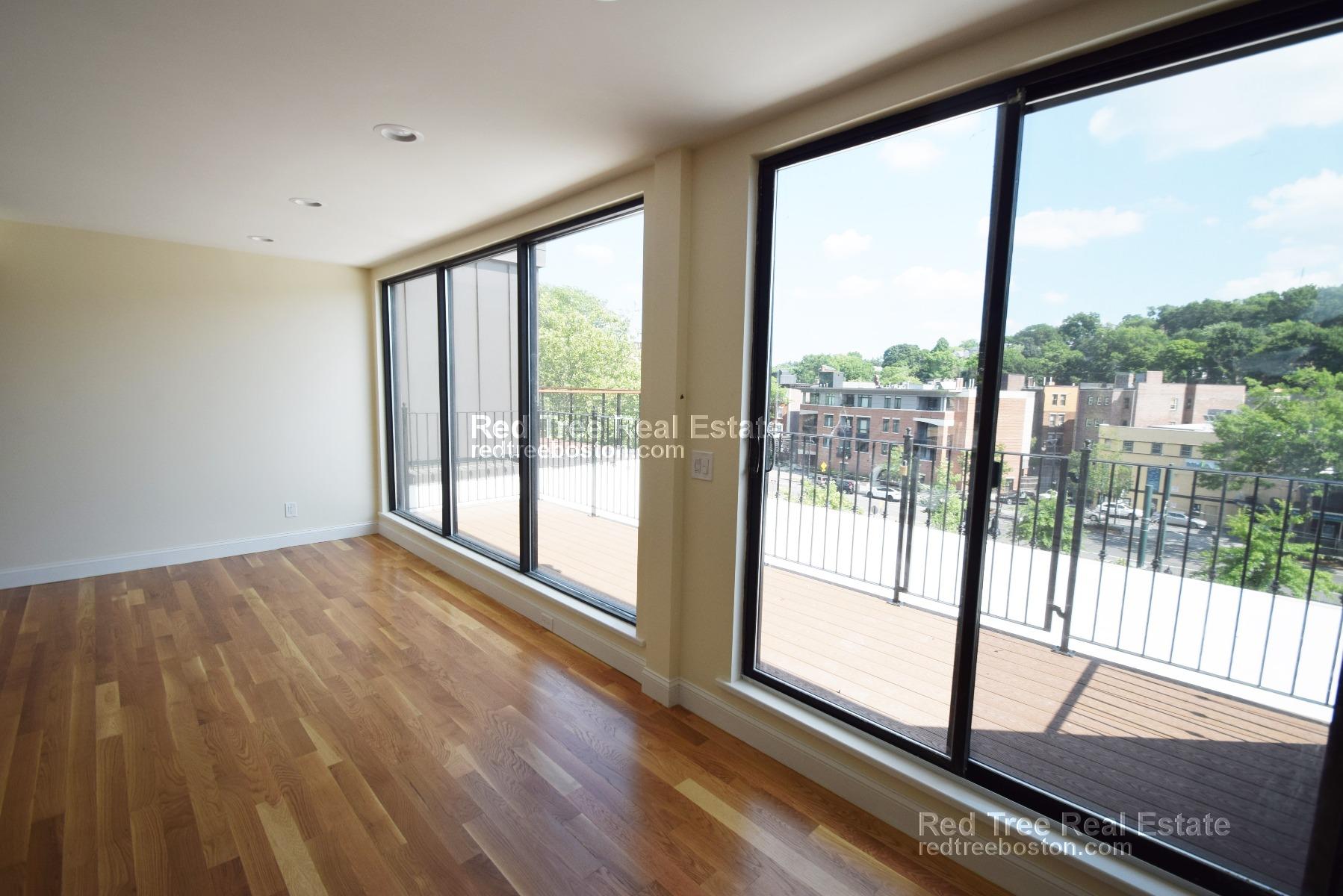 1616 Beacon St, Brookline Hills