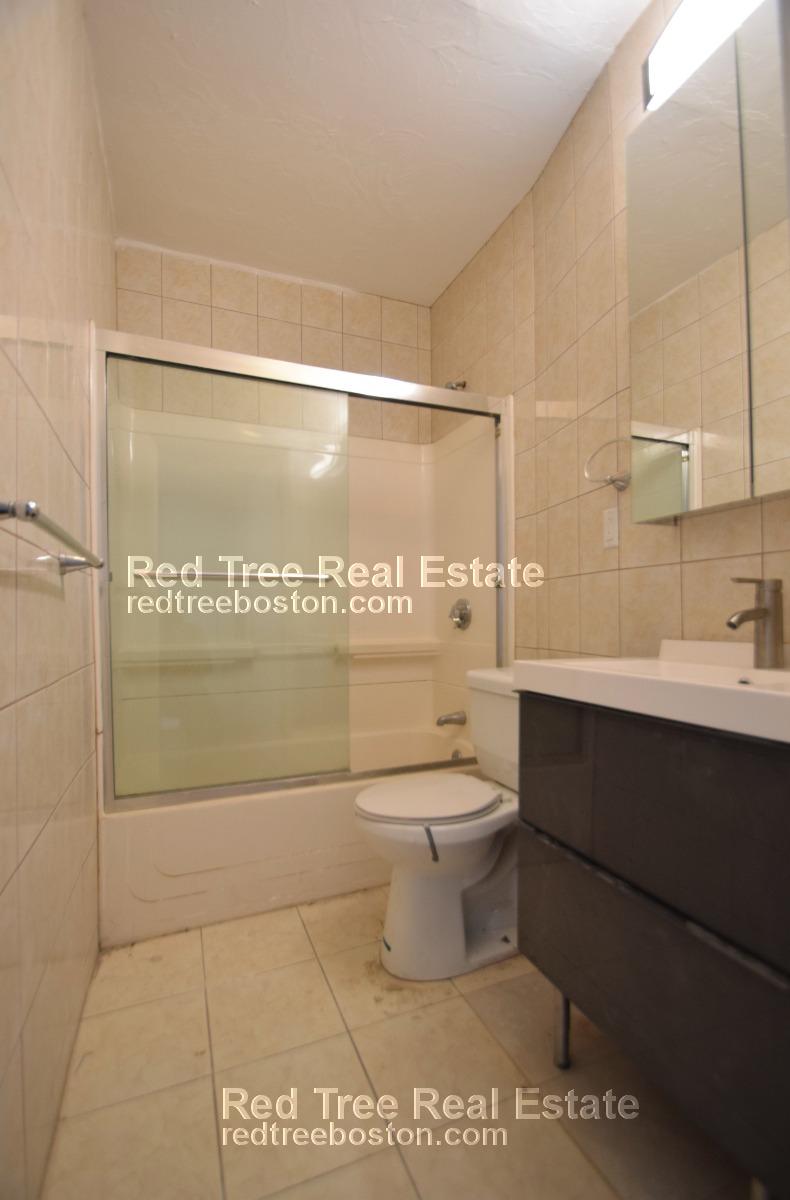 1616 Beacon St, Brookline Hills