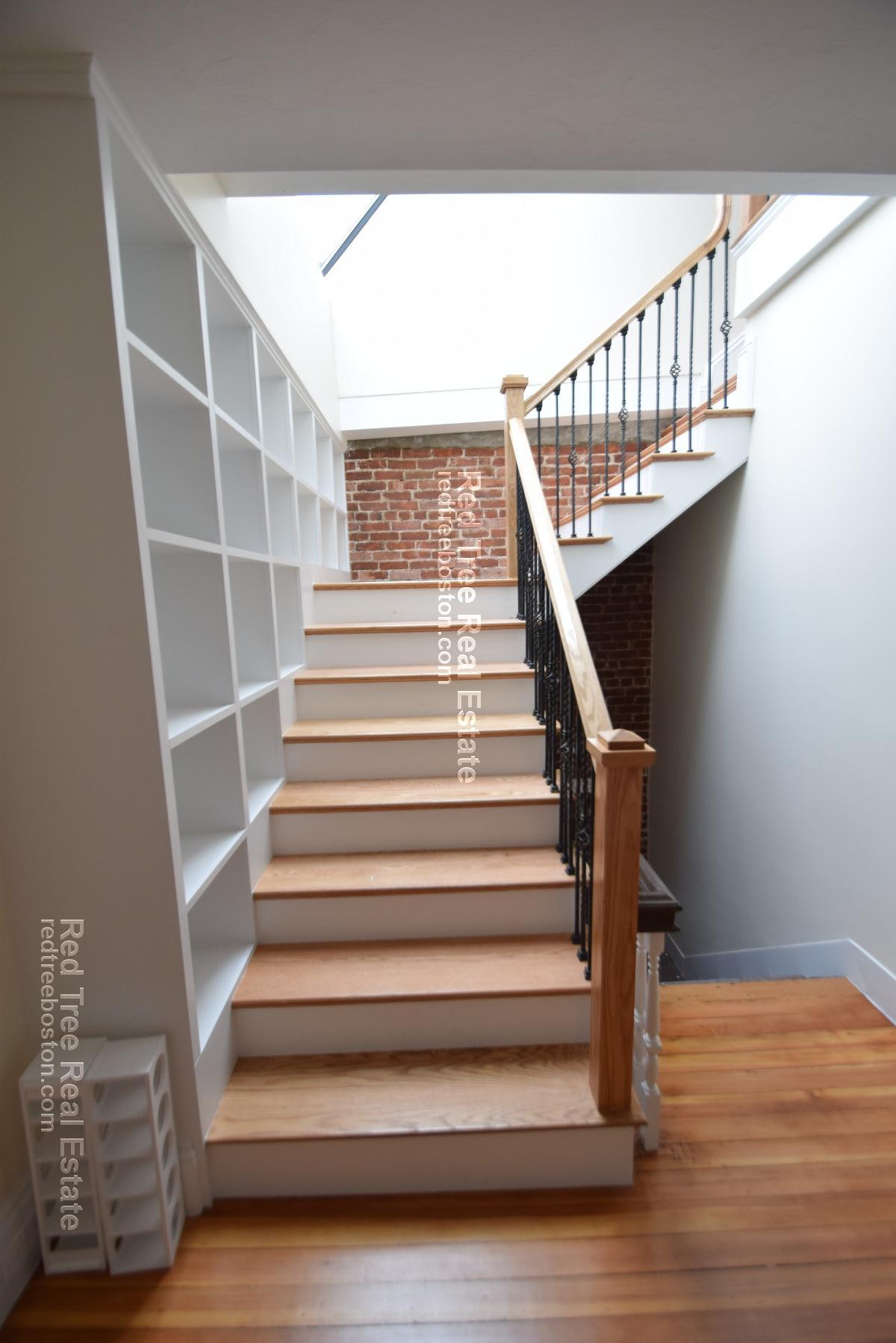 1616 Beacon St, Brookline Hills