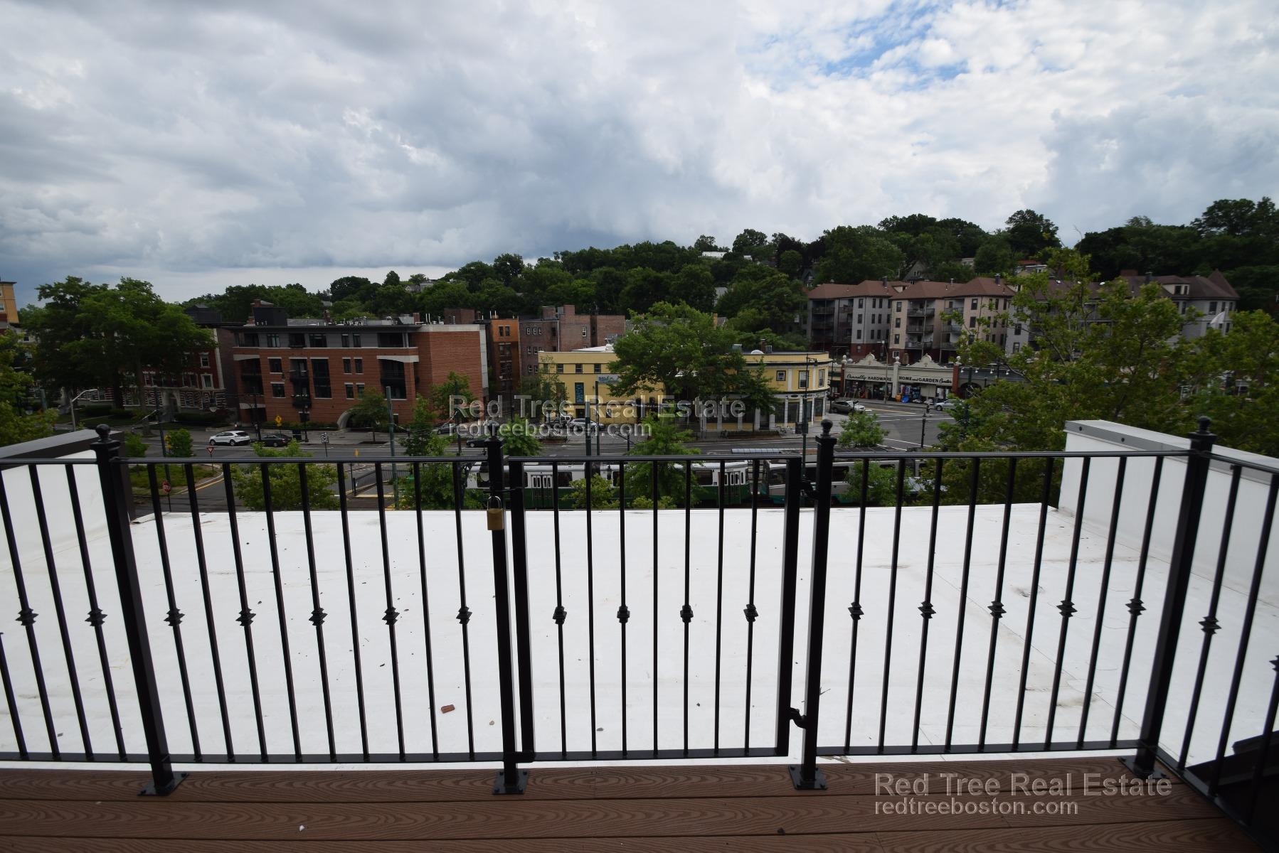 1616 Beacon St, Brookline Hills