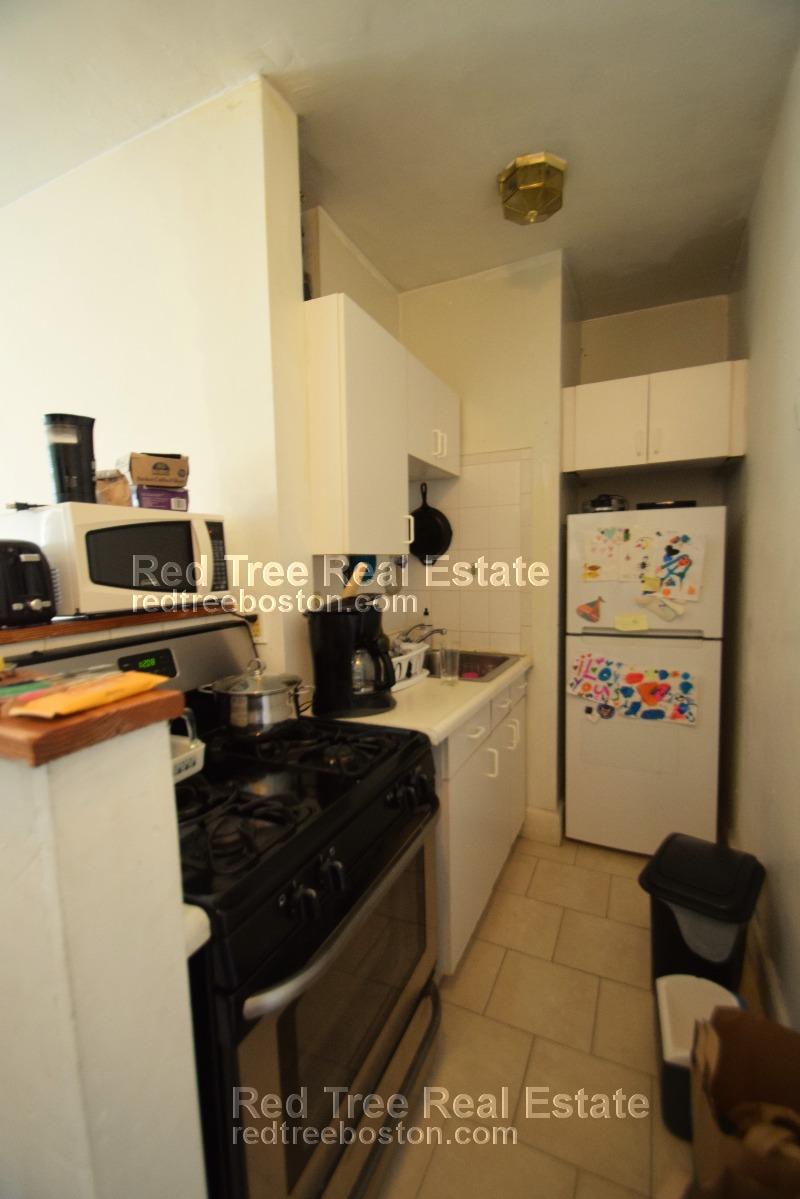 1 bed, 1 bath apartment for rent at 1633 Commonwealth Ave Unit 7, Brighton — photo 3 of 9