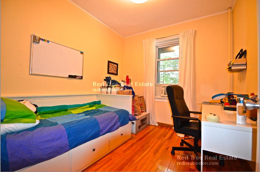 3 bed, 2 bath apartment for rent at 119 Winthrop Rd Unit 4, Brookline — photo 26 of 29