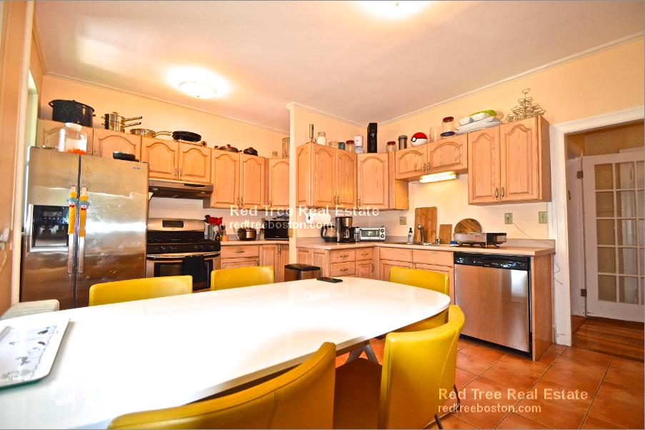 3 bed, 2 bath apartment for rent at 119 Winthrop Rd Unit 4, Brookline — photo 23 of 29