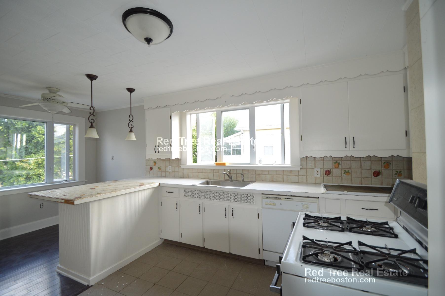 896 Fellsway, Medford