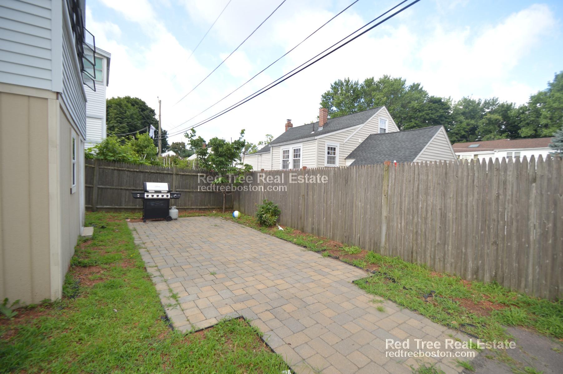 896 Fellsway, Medford