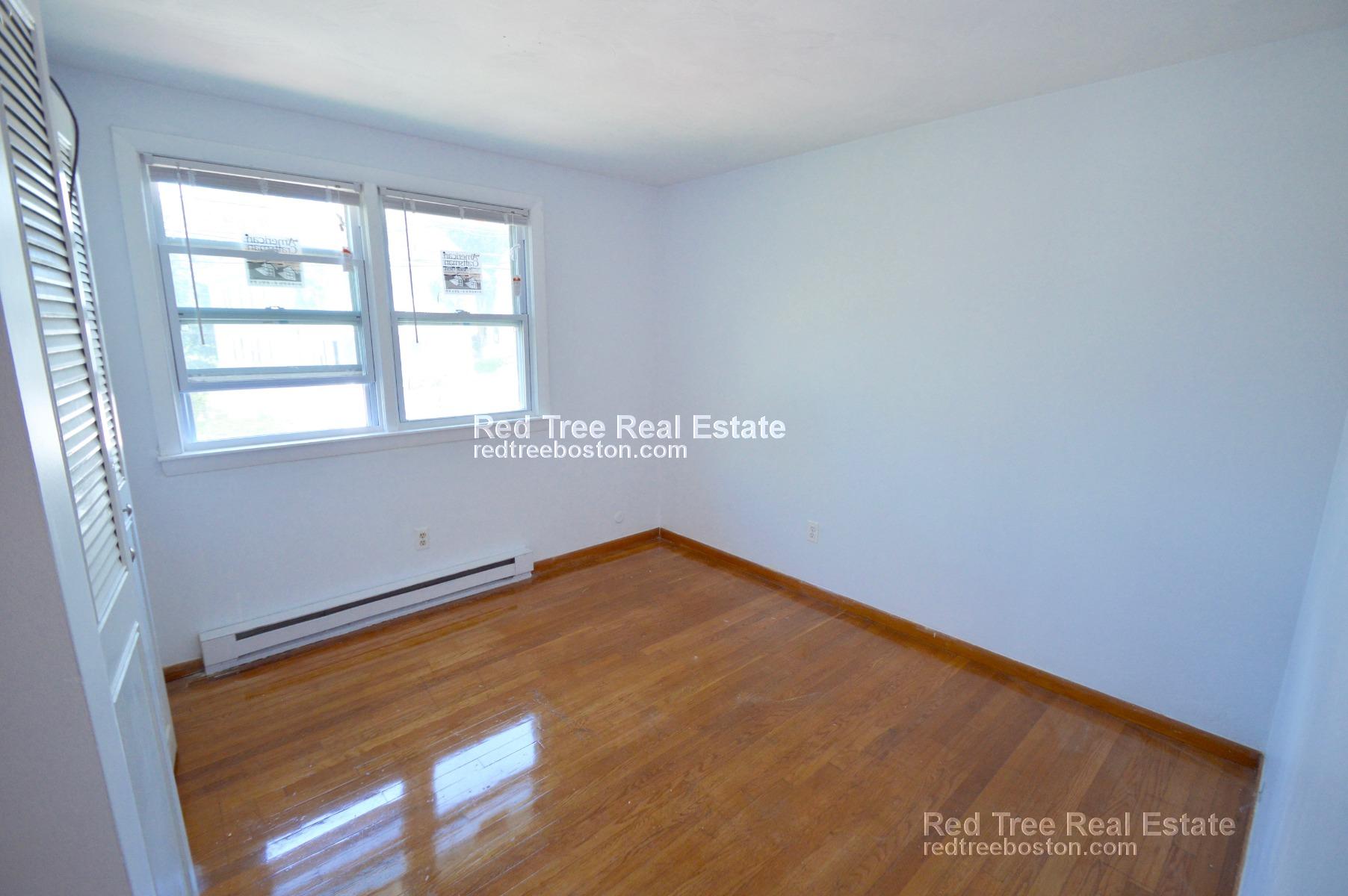 95 Metropolitan Ave, Roslindale