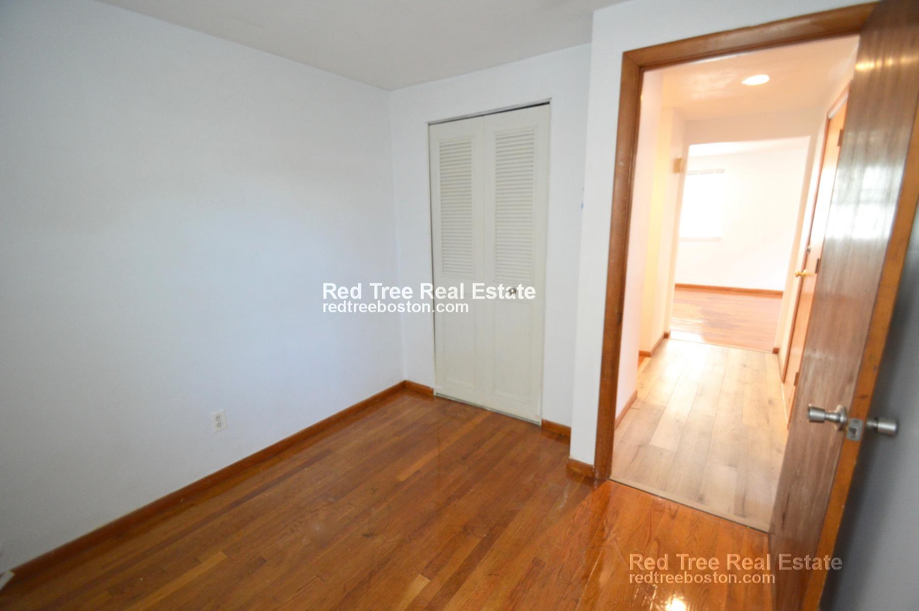 95 Metropolitan Ave, Roslindale