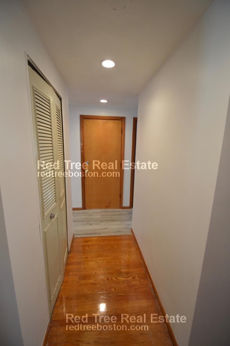 95 Metropolitan Ave, Roslindale