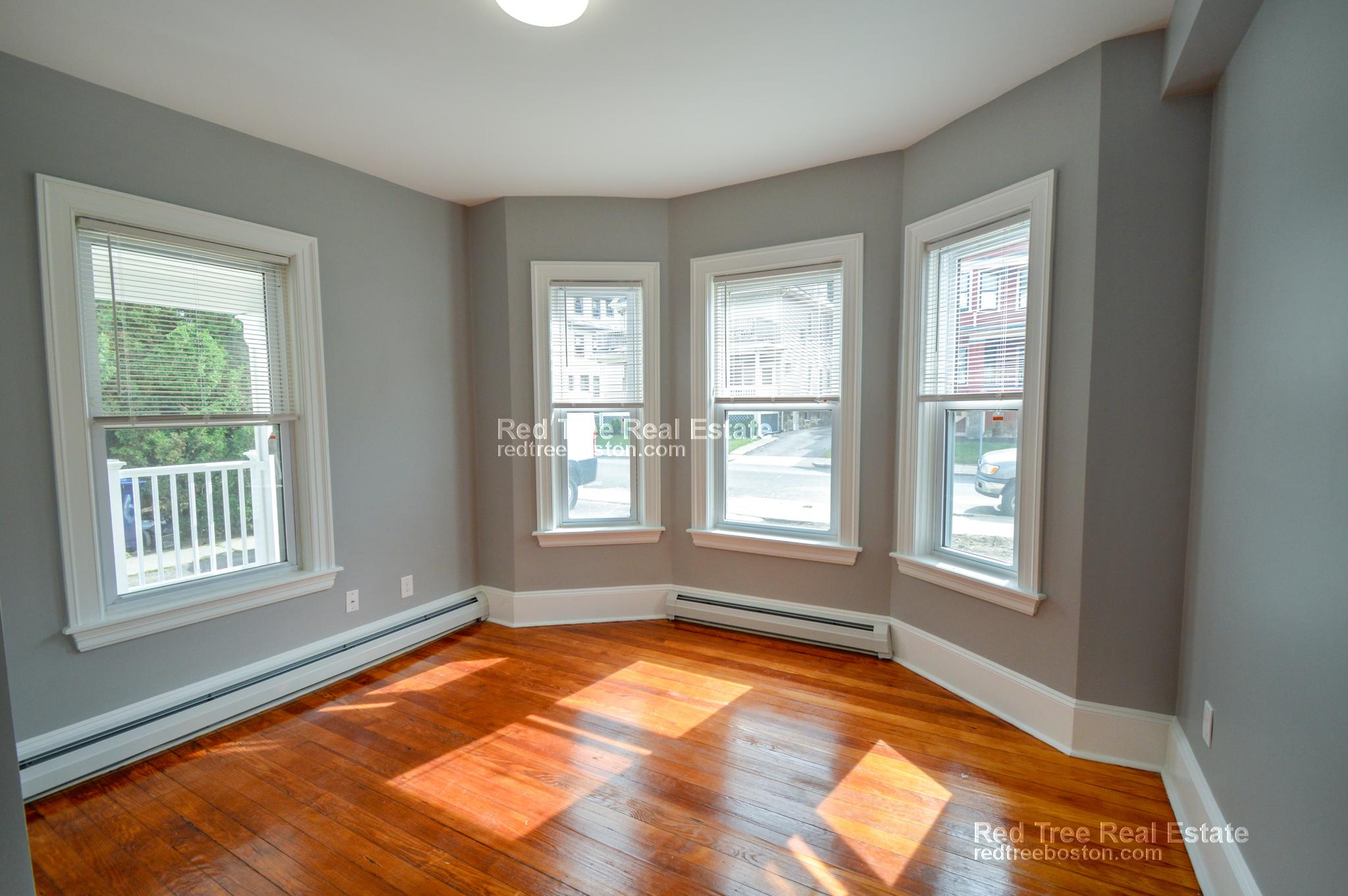 4 bed, 2 bath apartment for rent at 62 Mapleton St Unit 2, Brighton — photo 5 of 15