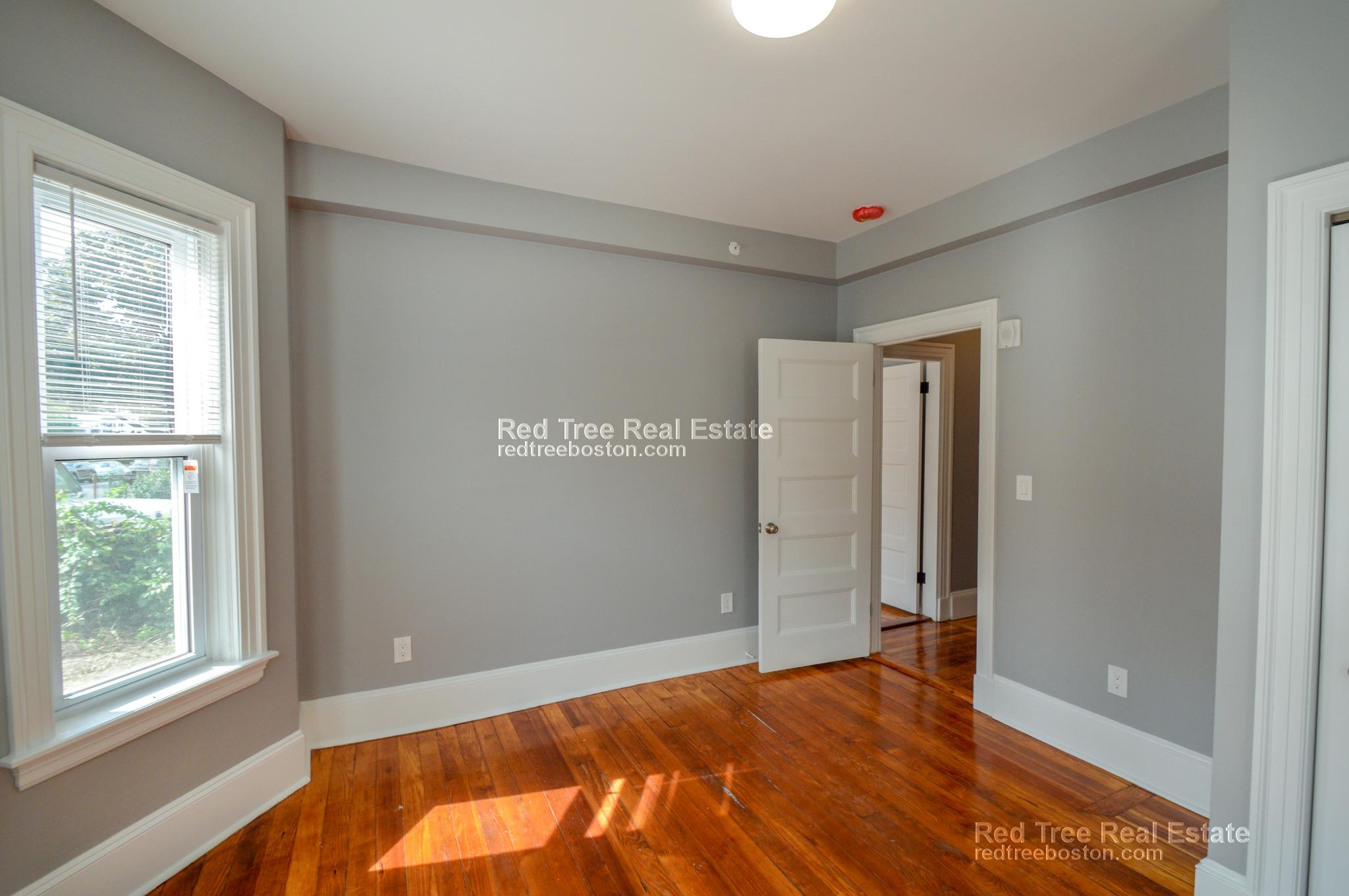 4 bed, 2 bath apartment for rent at 62 Mapleton St Unit 2, Brighton — photo 6 of 15