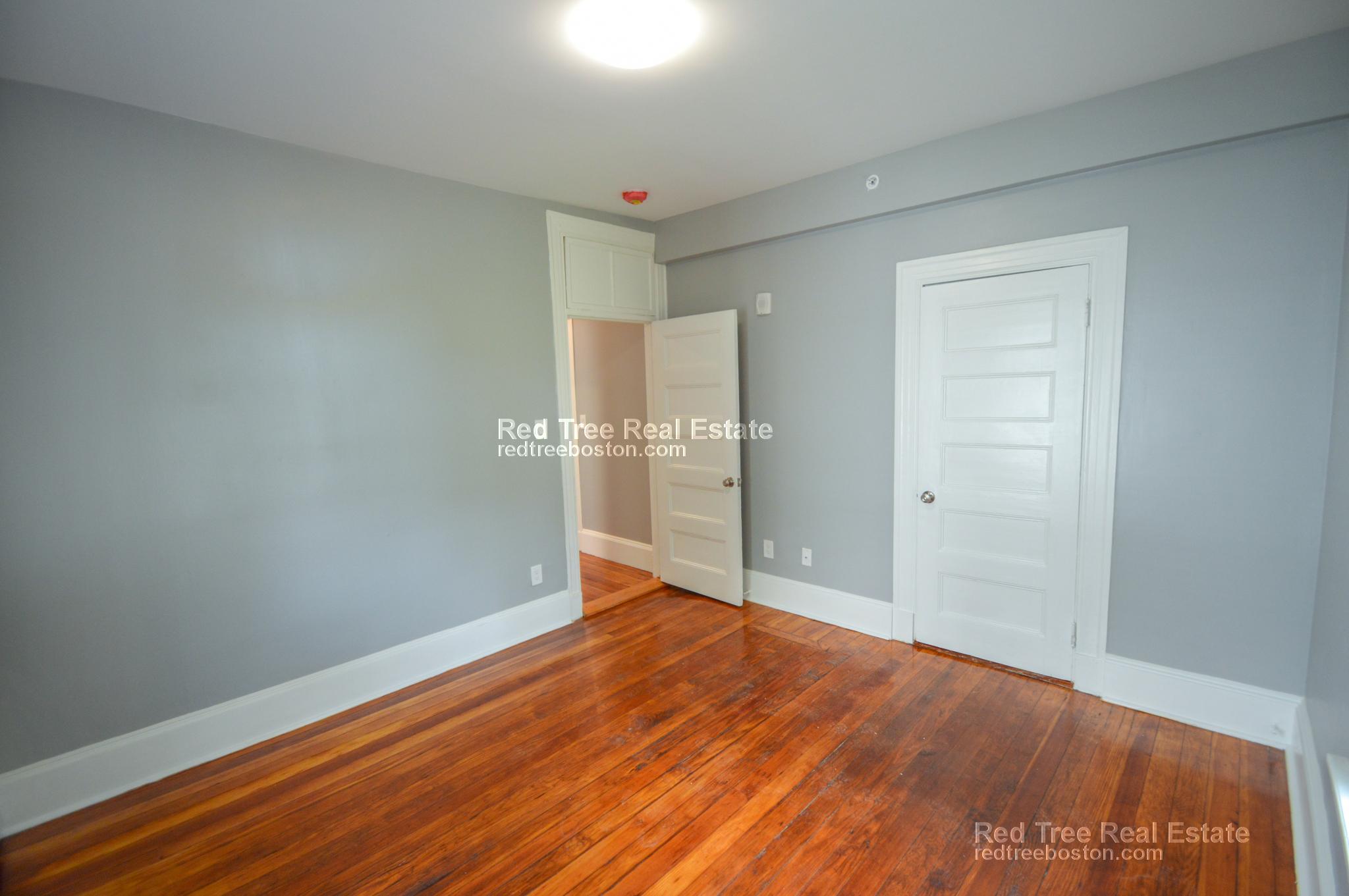 4 bed, 2 bath apartment for rent at 62 Mapleton St Unit 2, Brighton — photo 9 of 15