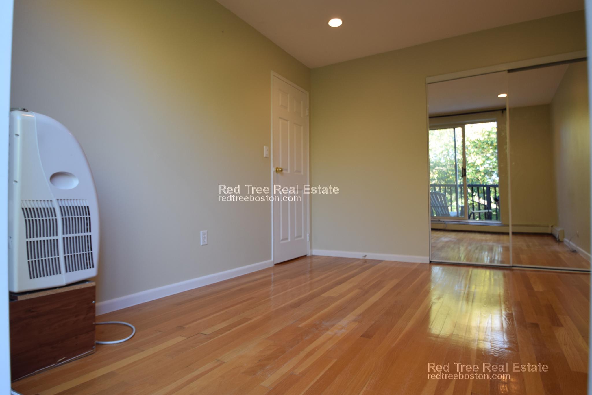 142 Kenrick St, Oak Square