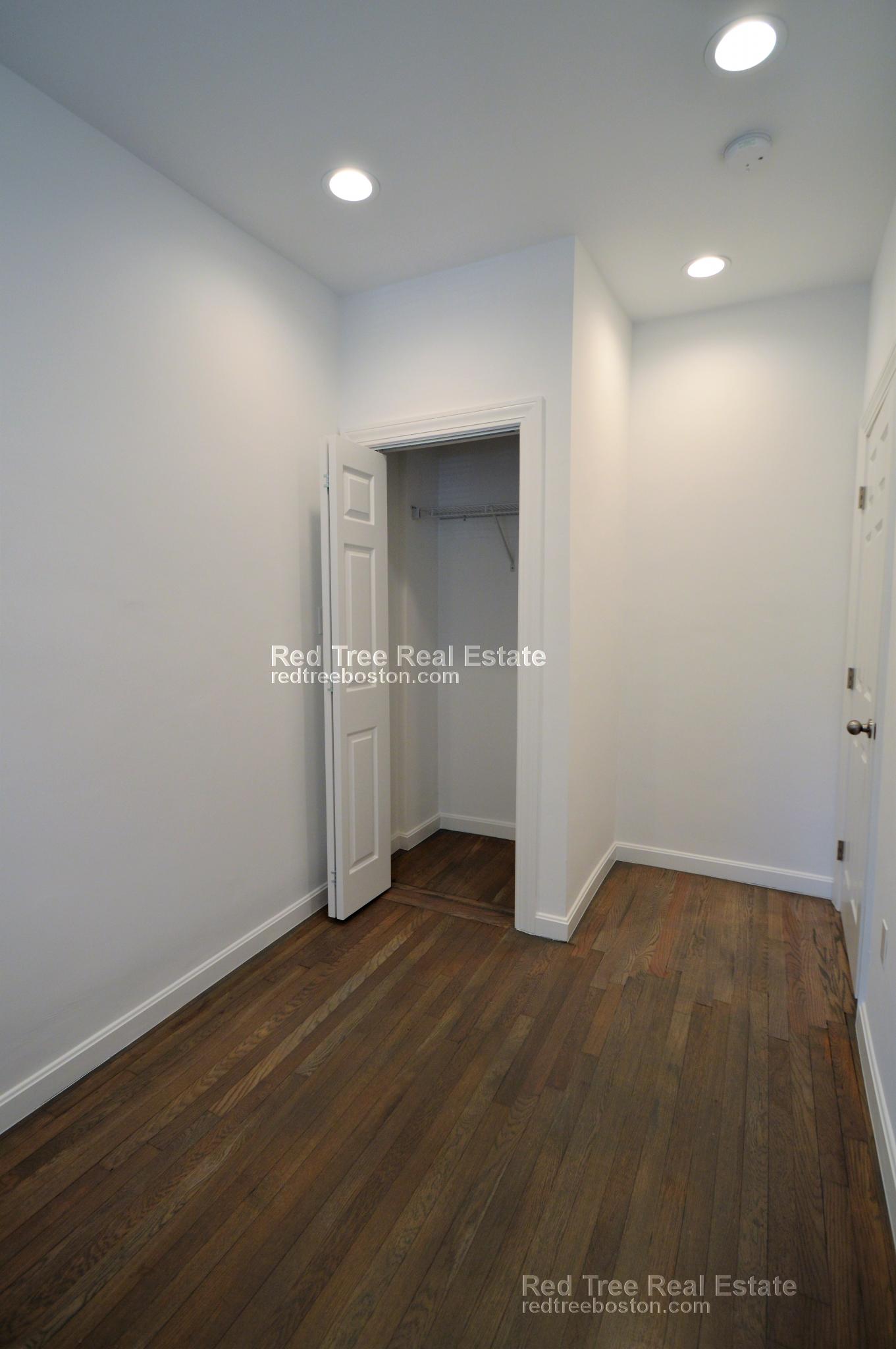 19 Peterborough St, Fenway