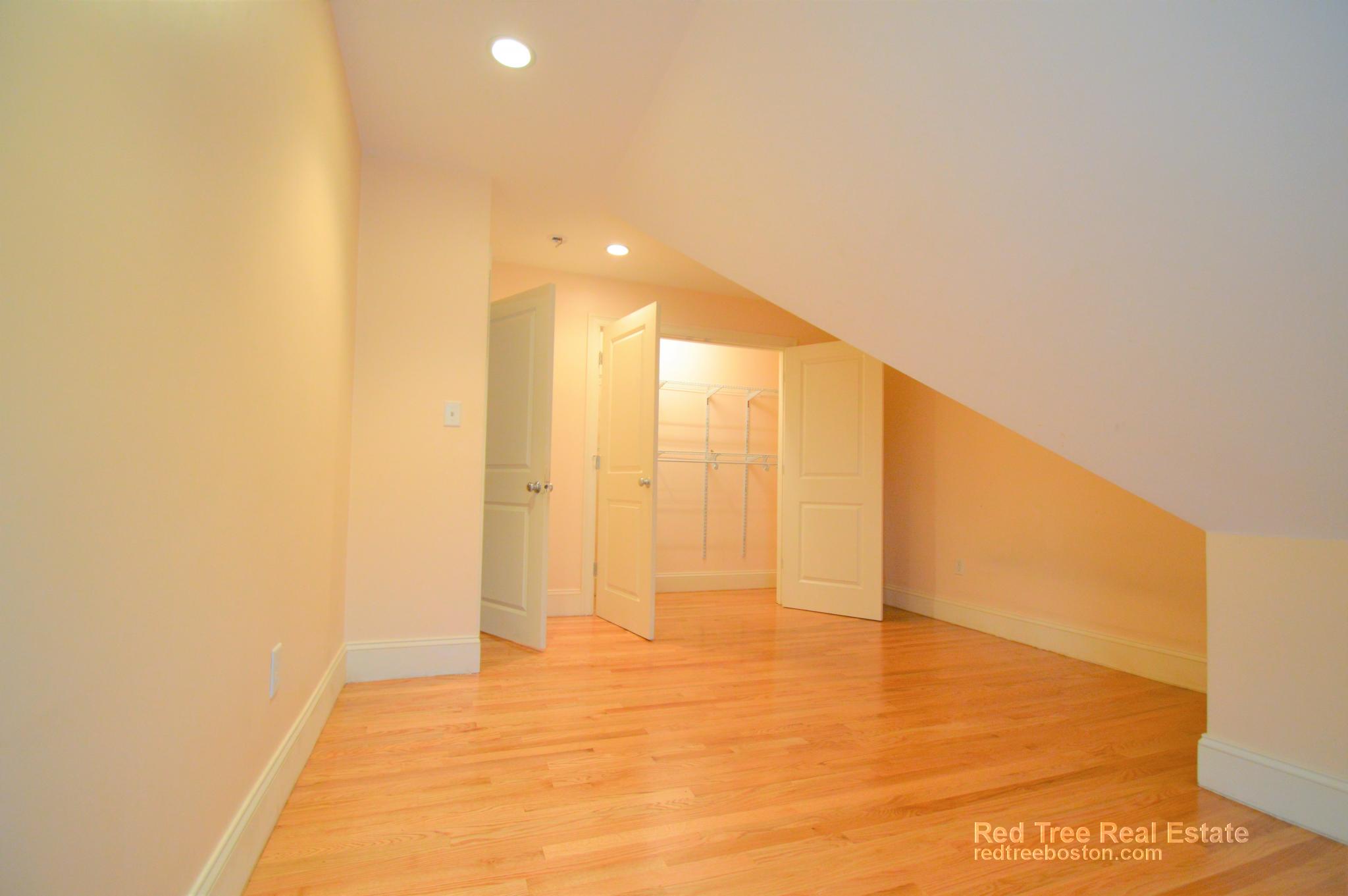 25 Lothrop St, Brighton