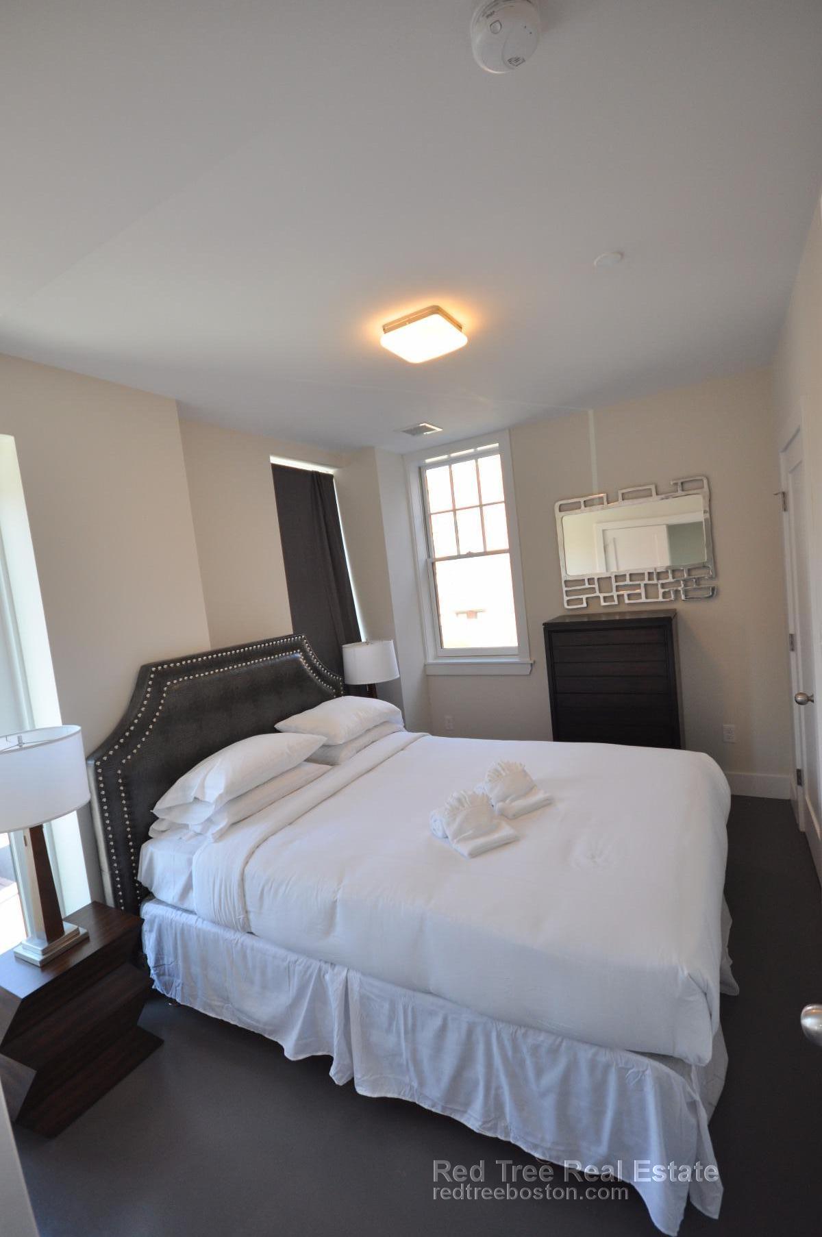 659 Massachusetts Ave, South End