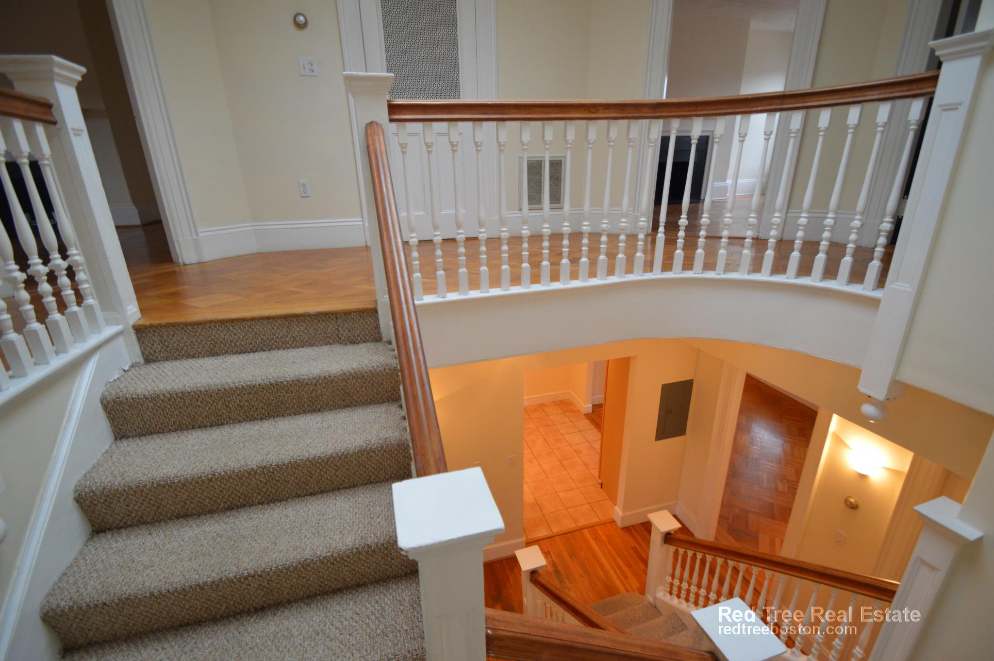 1714 Beacon St, Brookline Hills