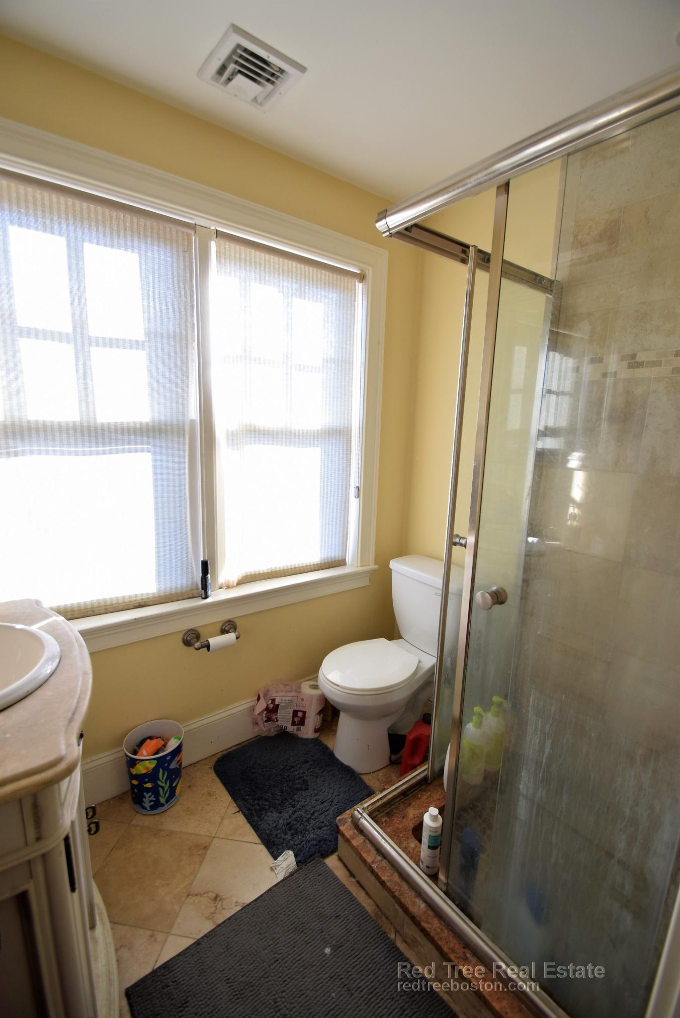 2 Iroquois St, Mission Hill