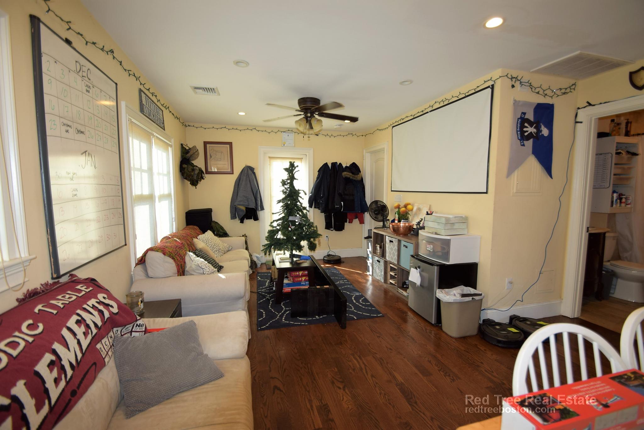 2 Iroquois St, Mission Hill