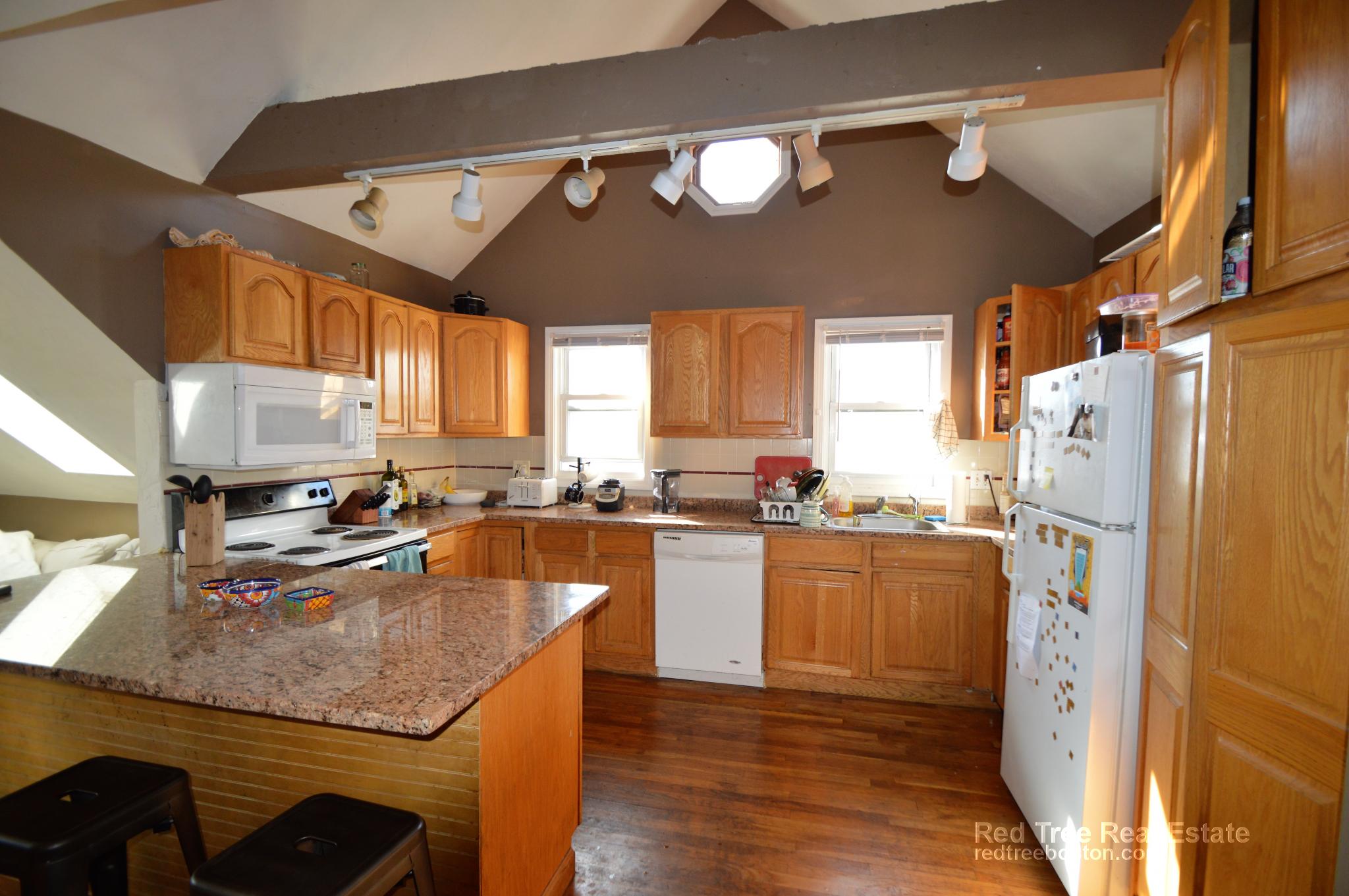 42 Brainerd Rd, Brighton