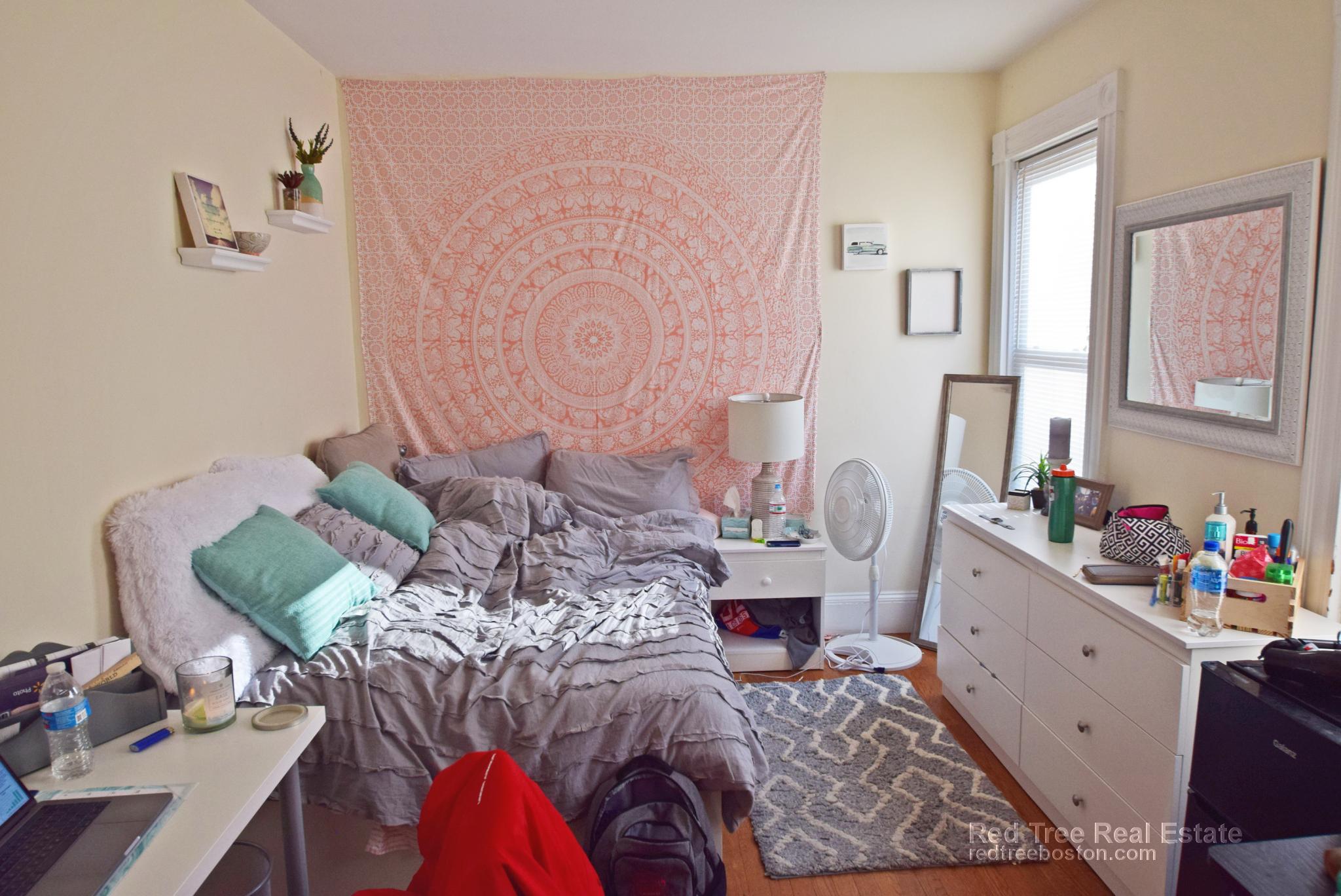 48 Ashford St, Allston