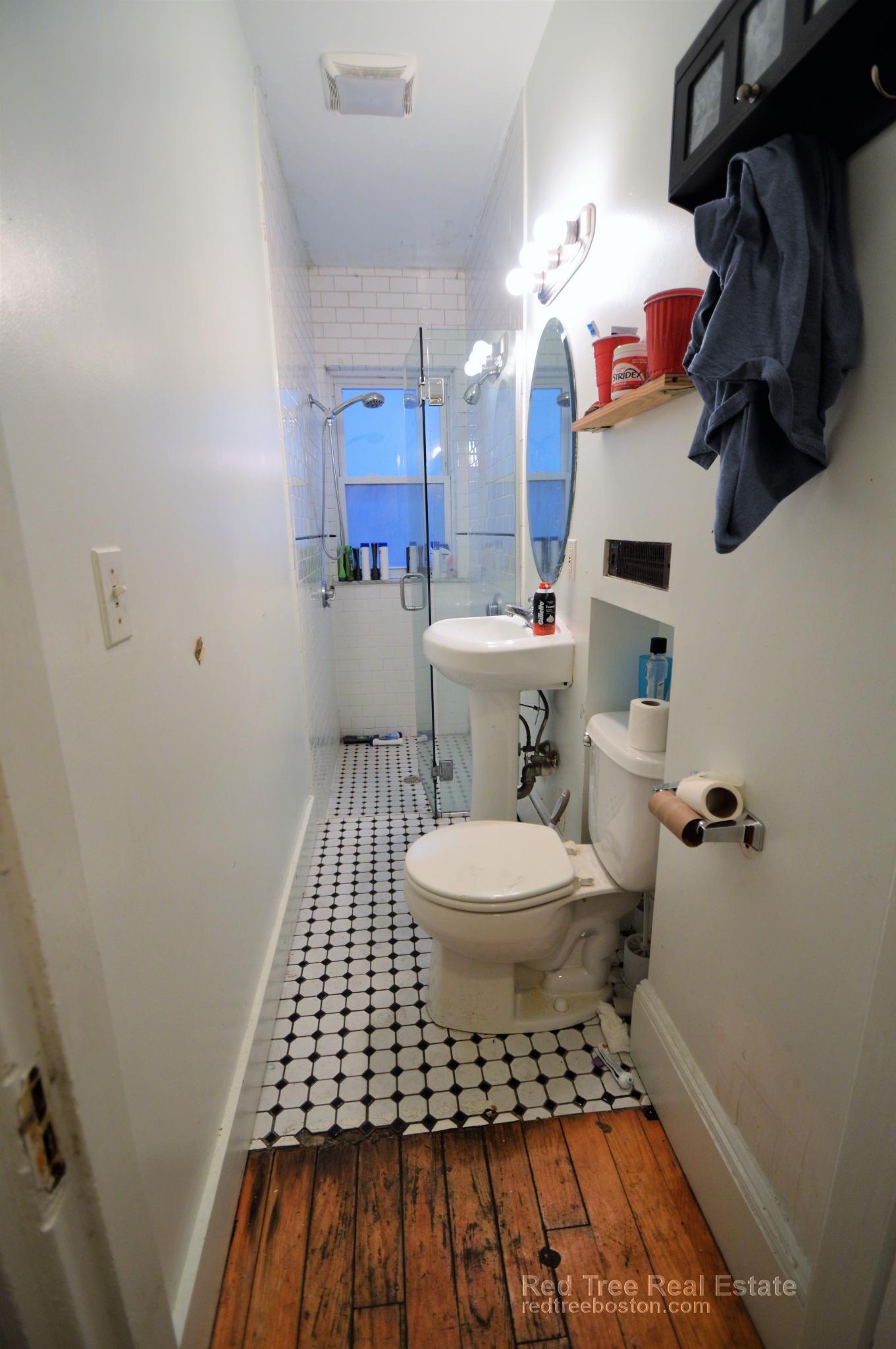 39 Pratt St, Allston