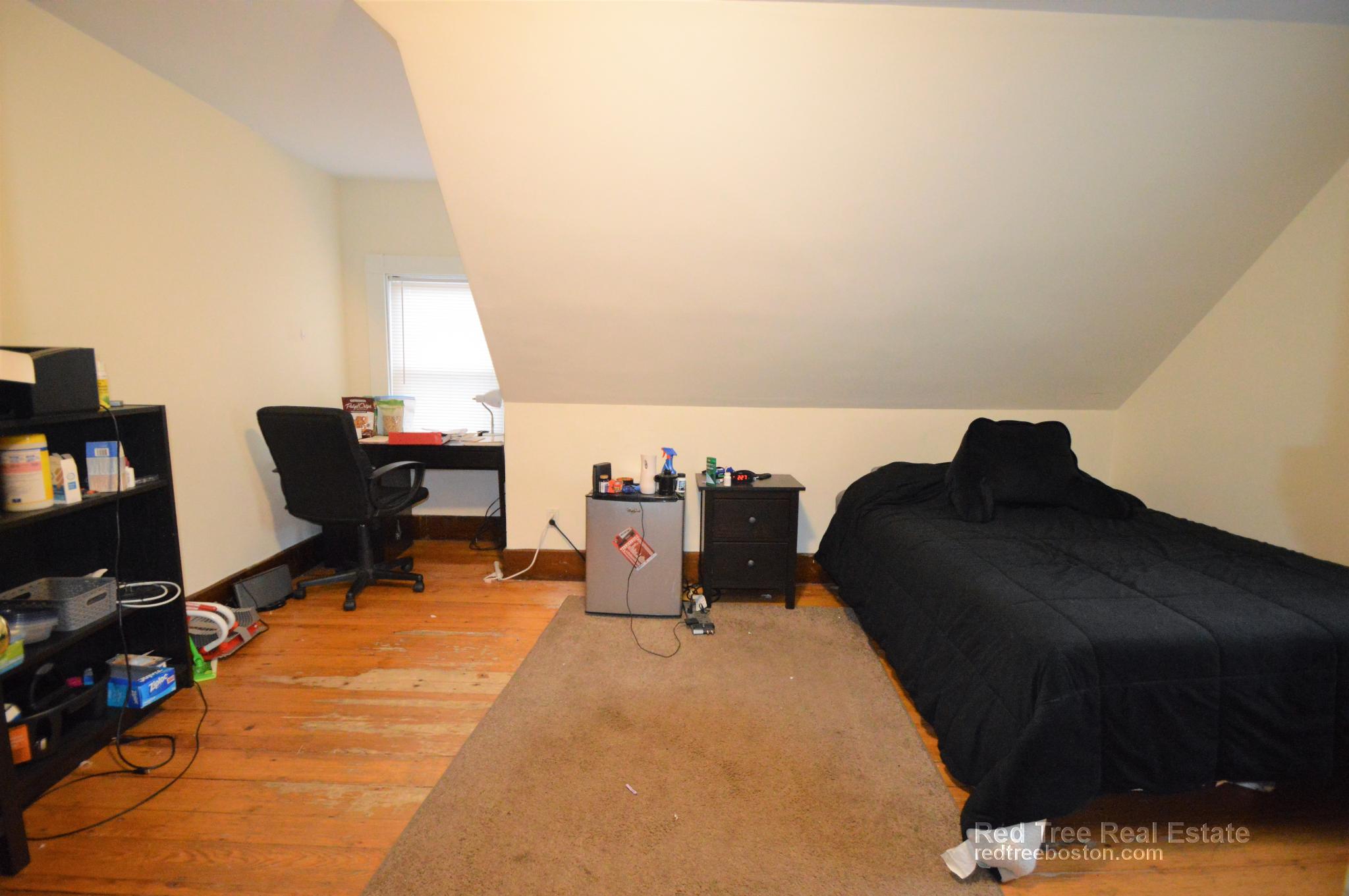 39 Pratt St, Allston